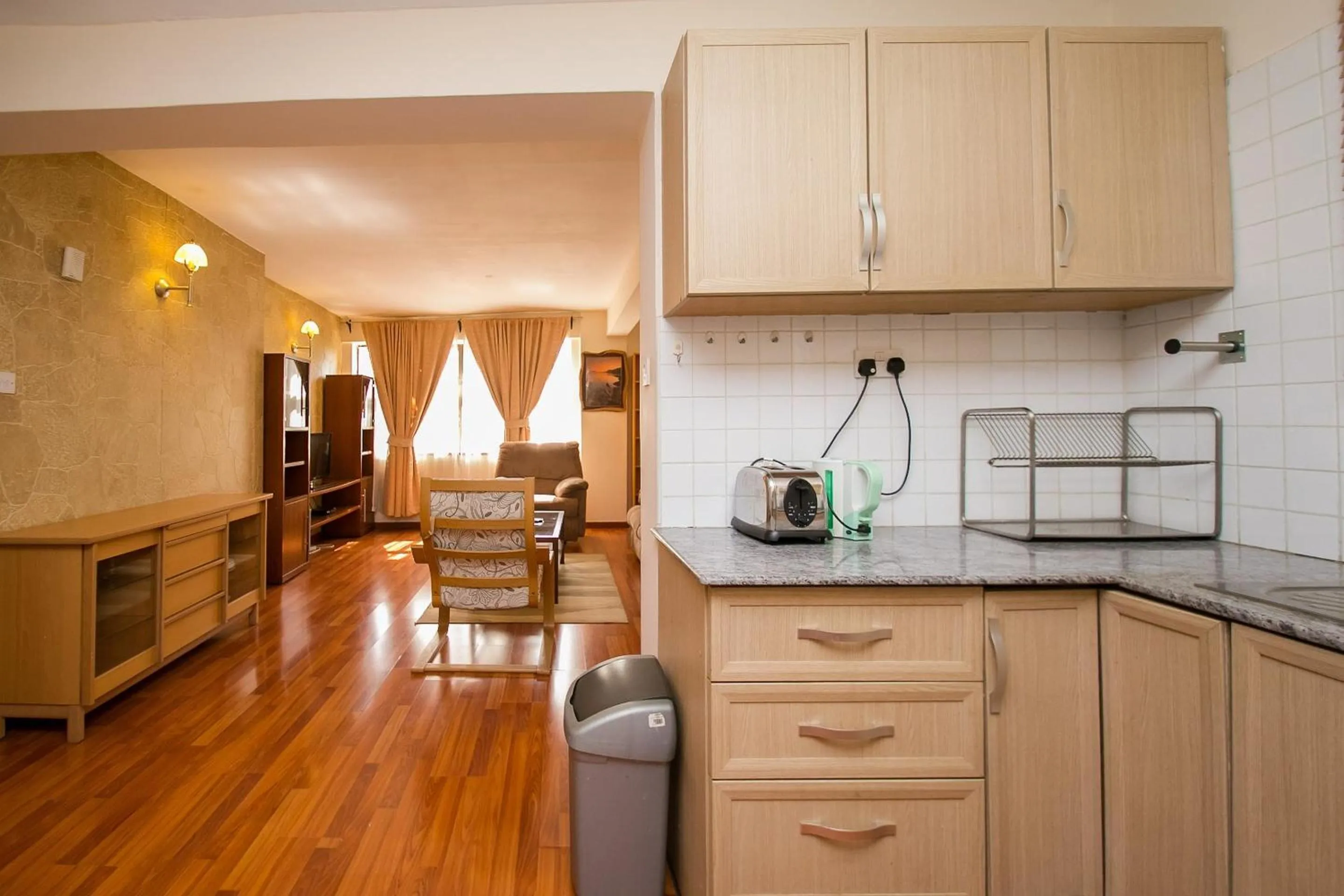 Kitchen or kitchenette in Kates Apartments