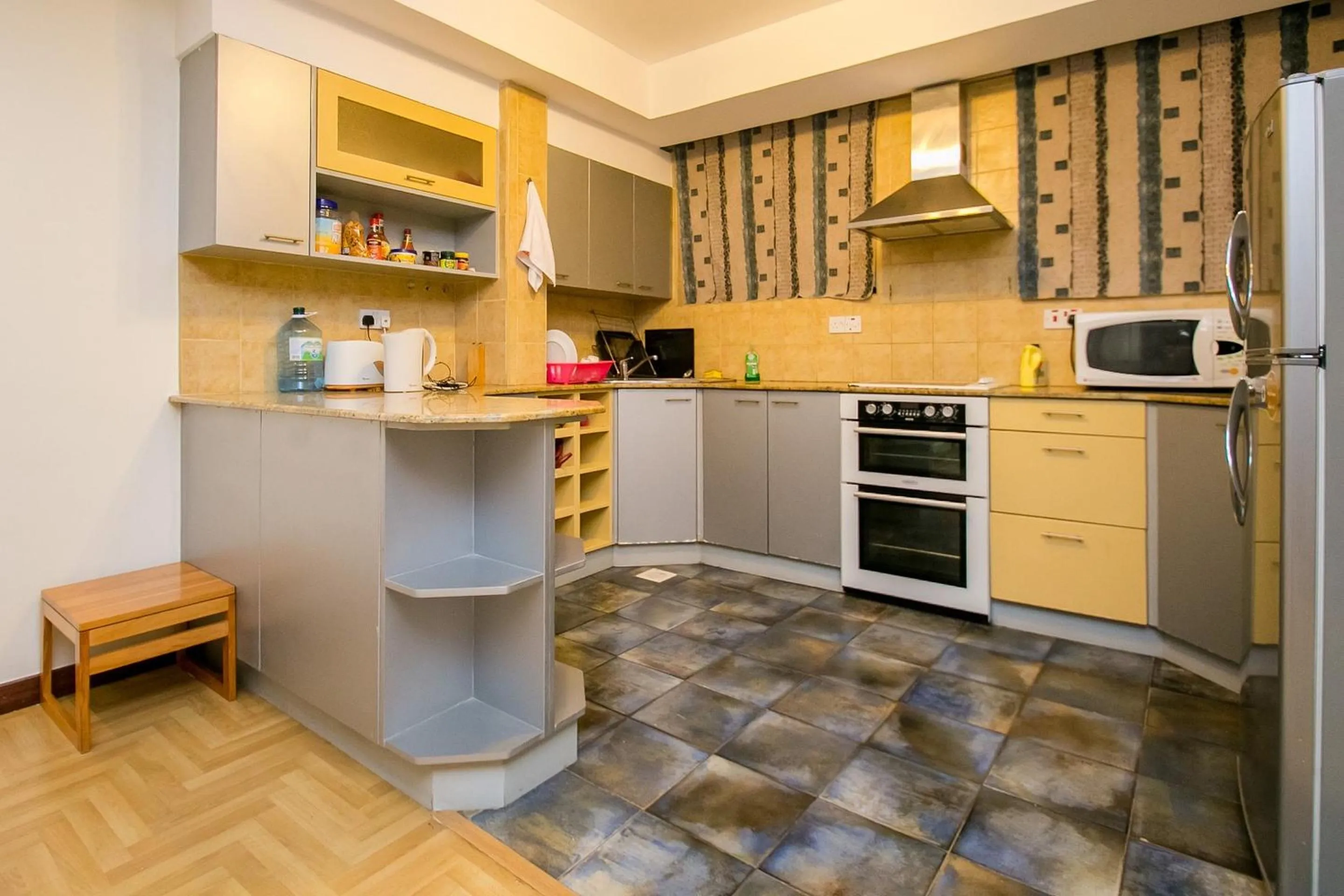 Kitchen or kitchenette in Kates Apartments