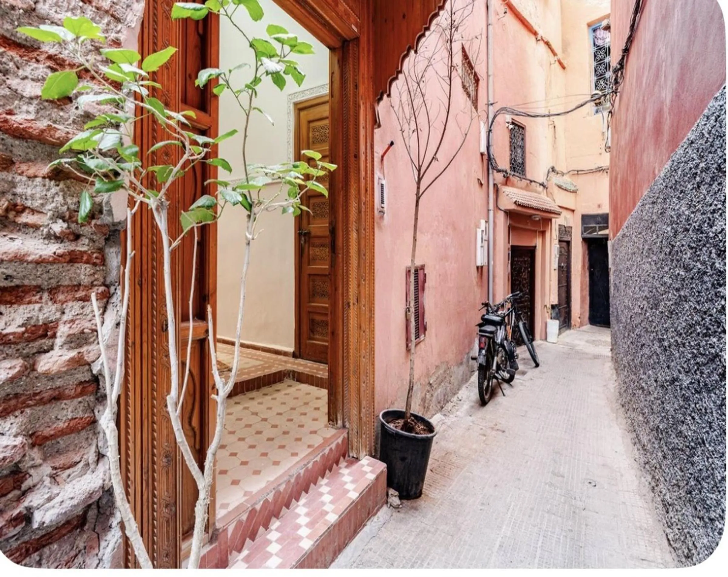 Property building in Riad Jenan Adam