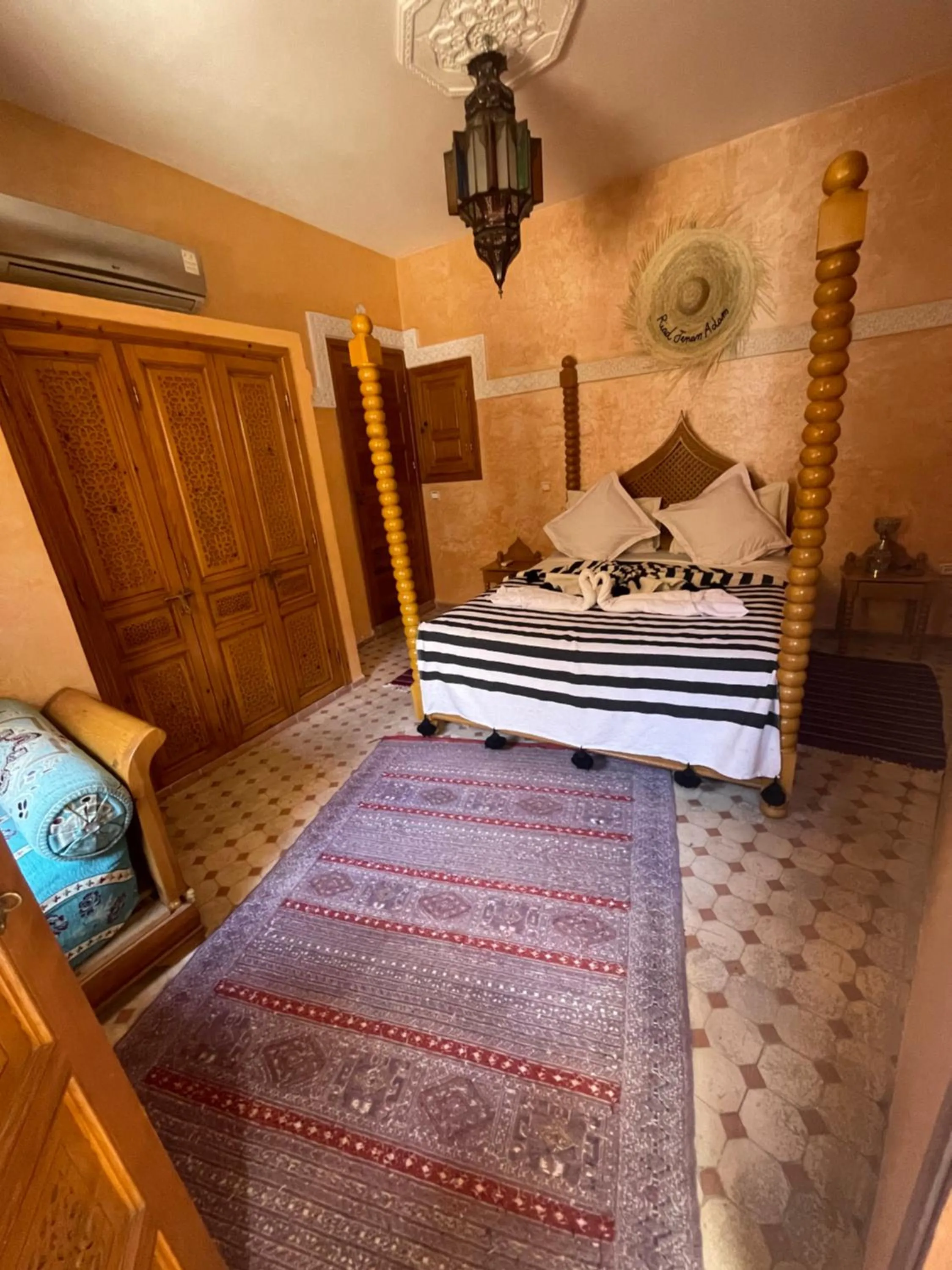 Bed in Riad Jenan Adam