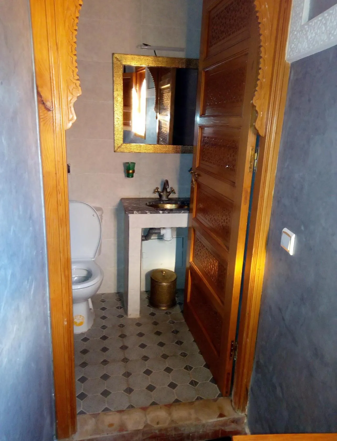 Toilet in Riad Jenan Adam
