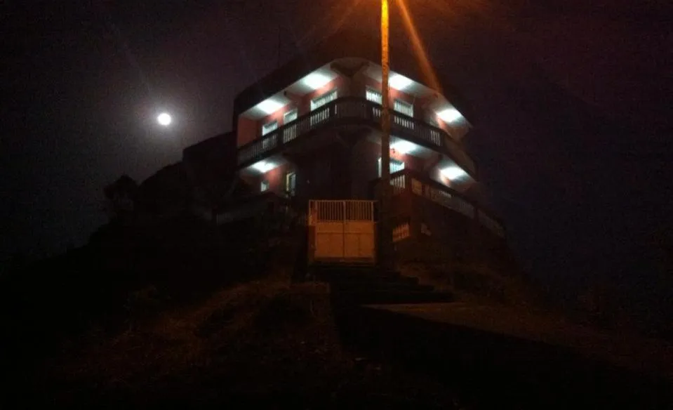 Property building in Gira Lua