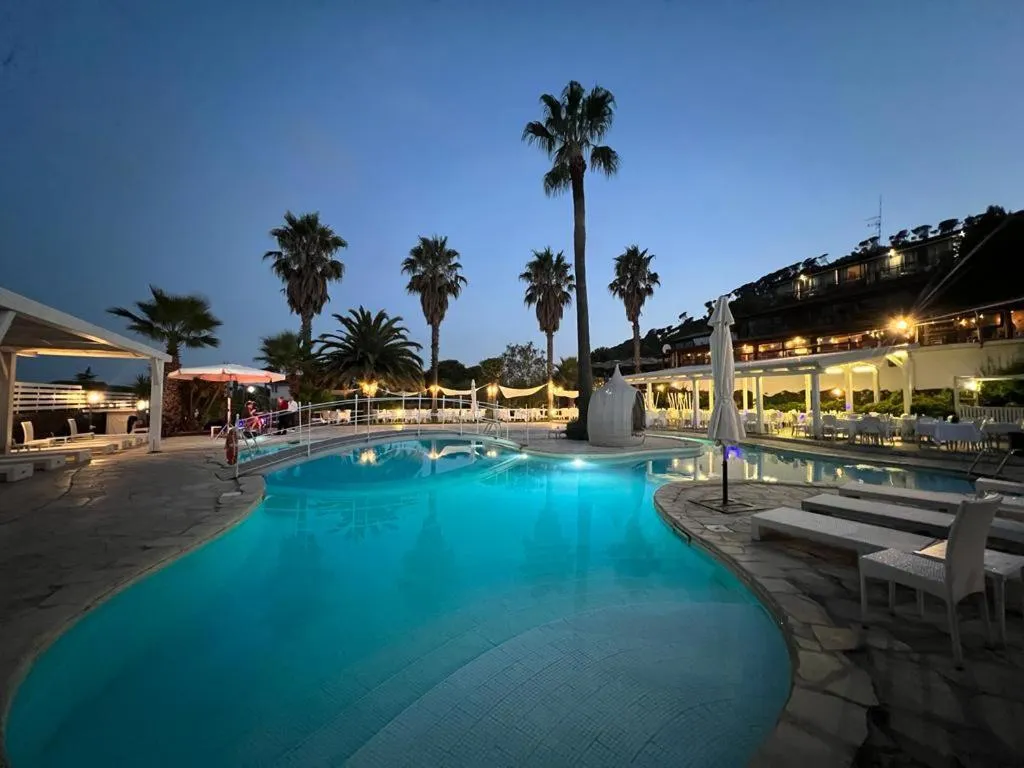 Swimming pool in Michelangelo Etna Hotel