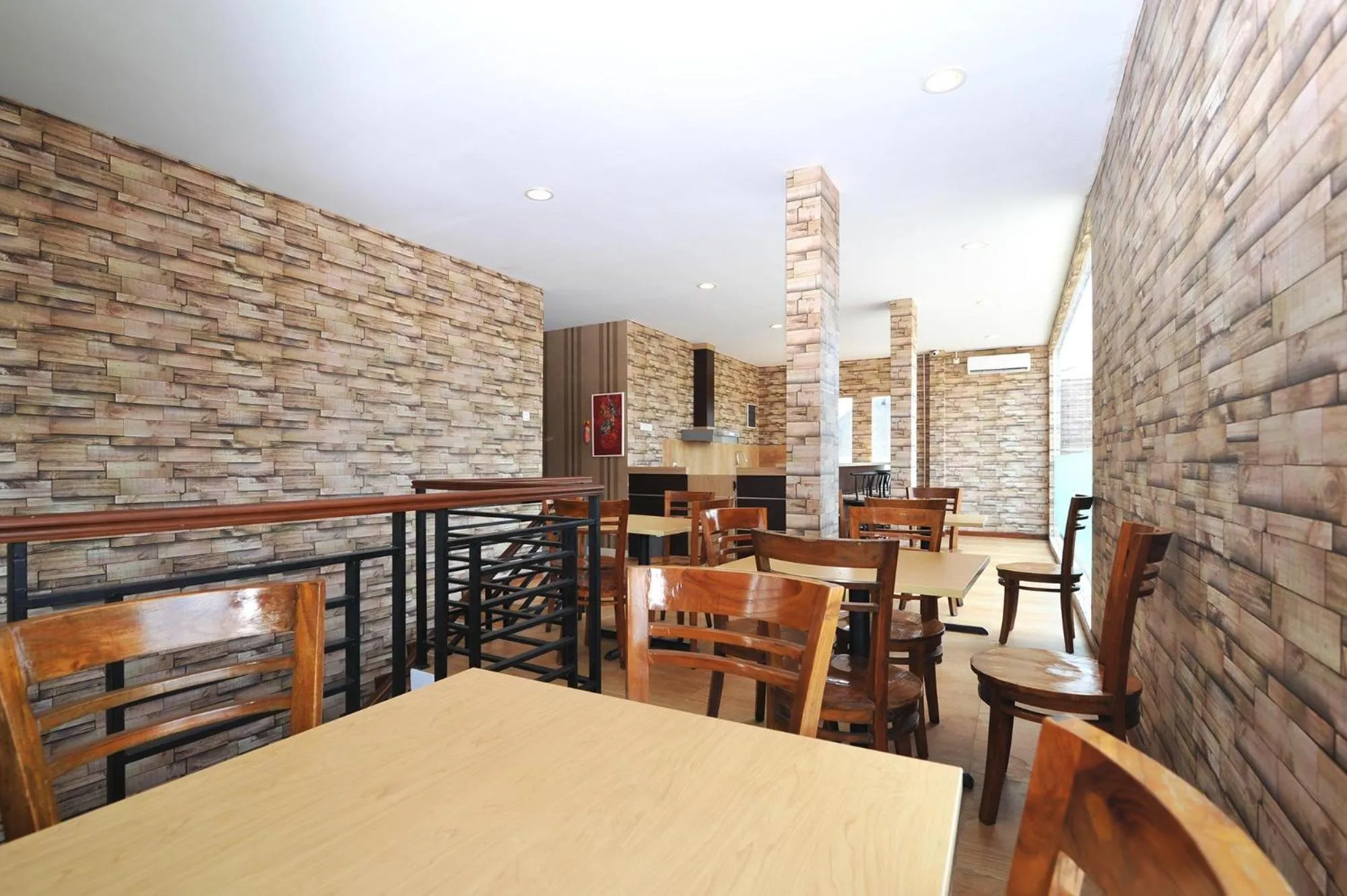 Communal lounge/ TV room in Amaya Suites Hotel