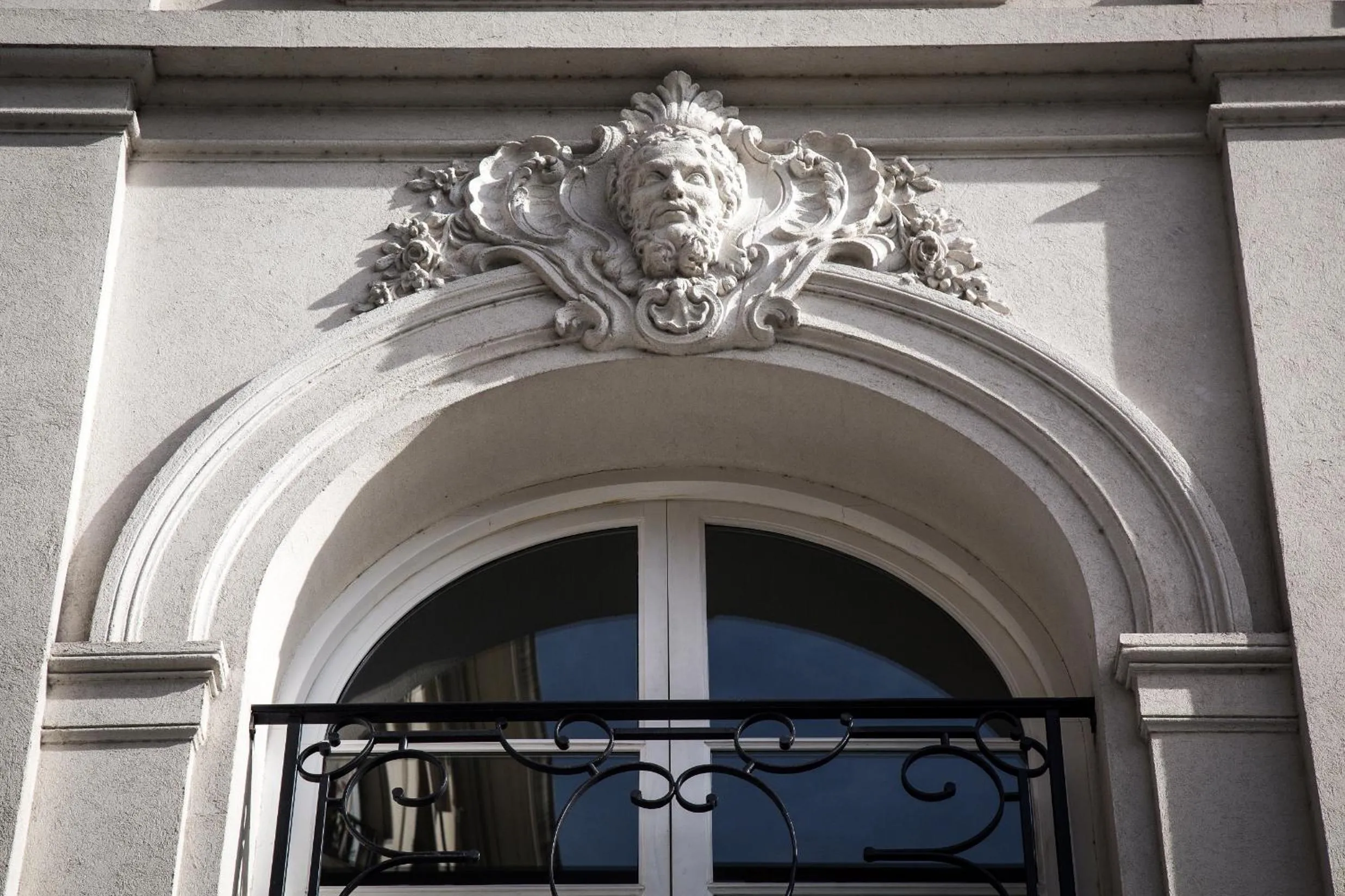 Decorative detail in Flaat Recoleta Plaza