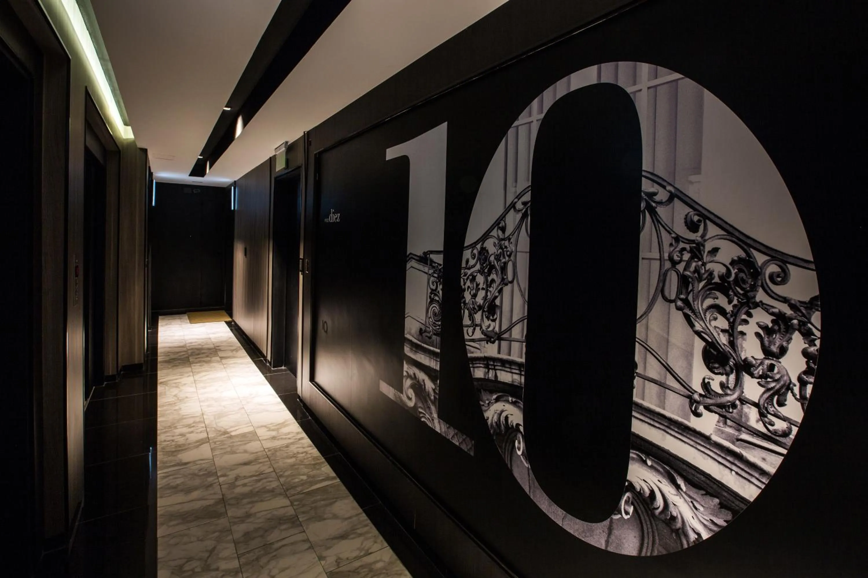 Decorative detail in Flaat Recoleta Plaza