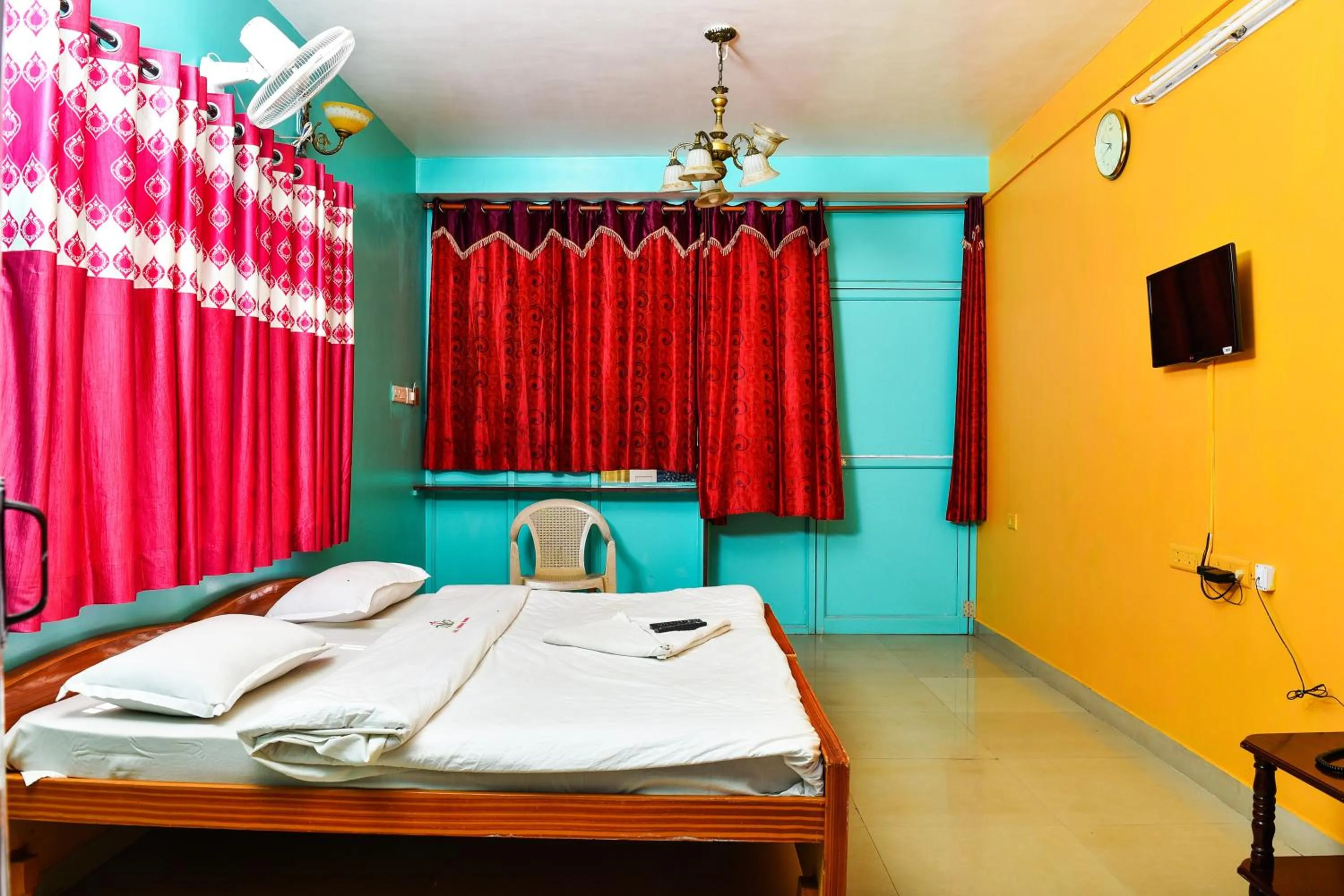 Photo of the whole room, Bed in RK Holiday Home