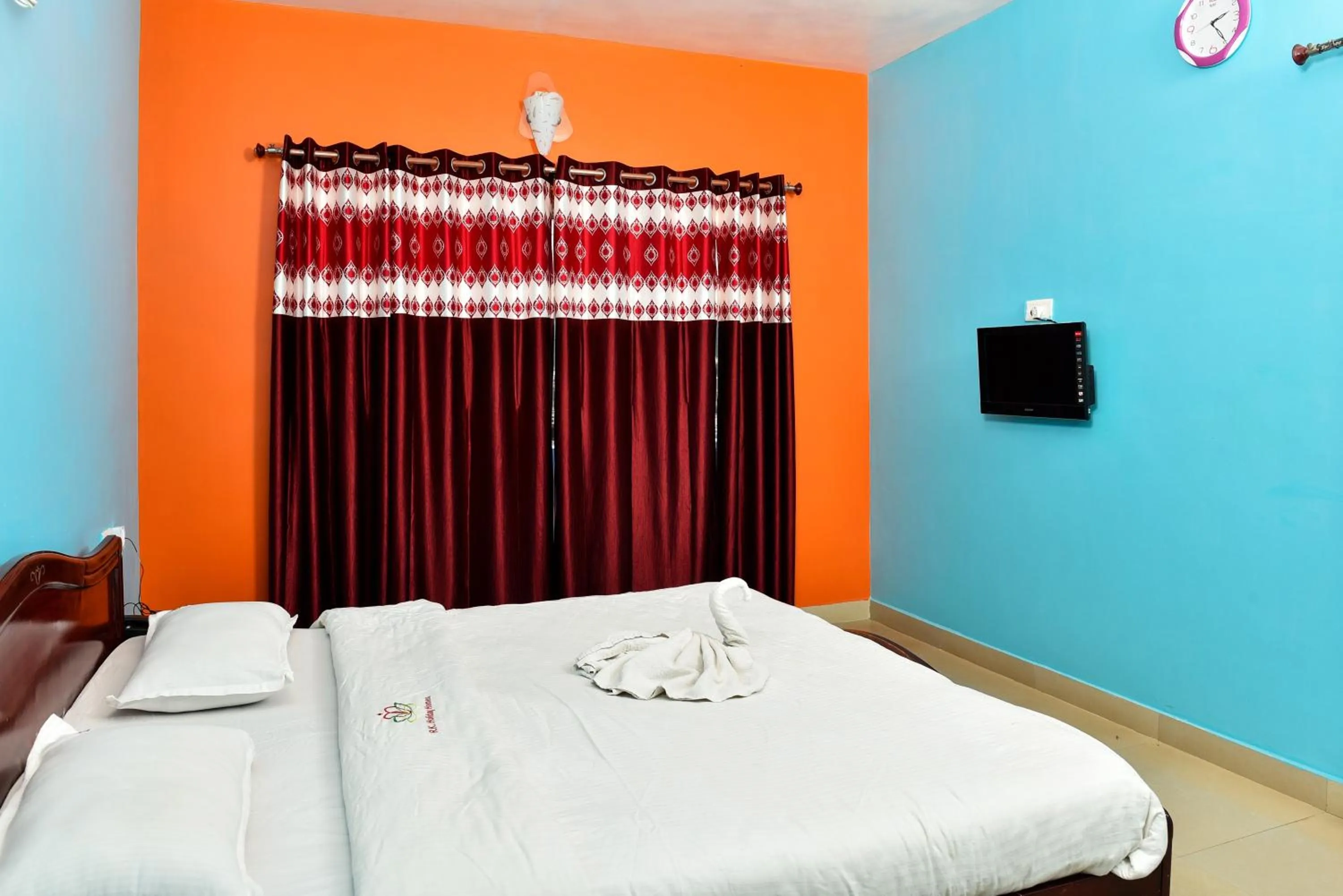 Photo of the whole room, Bed in RK Holiday Home