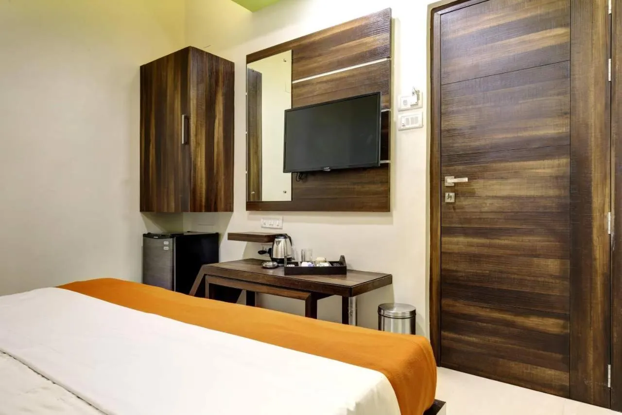 Bedroom, Bed in Hotel Lonavla