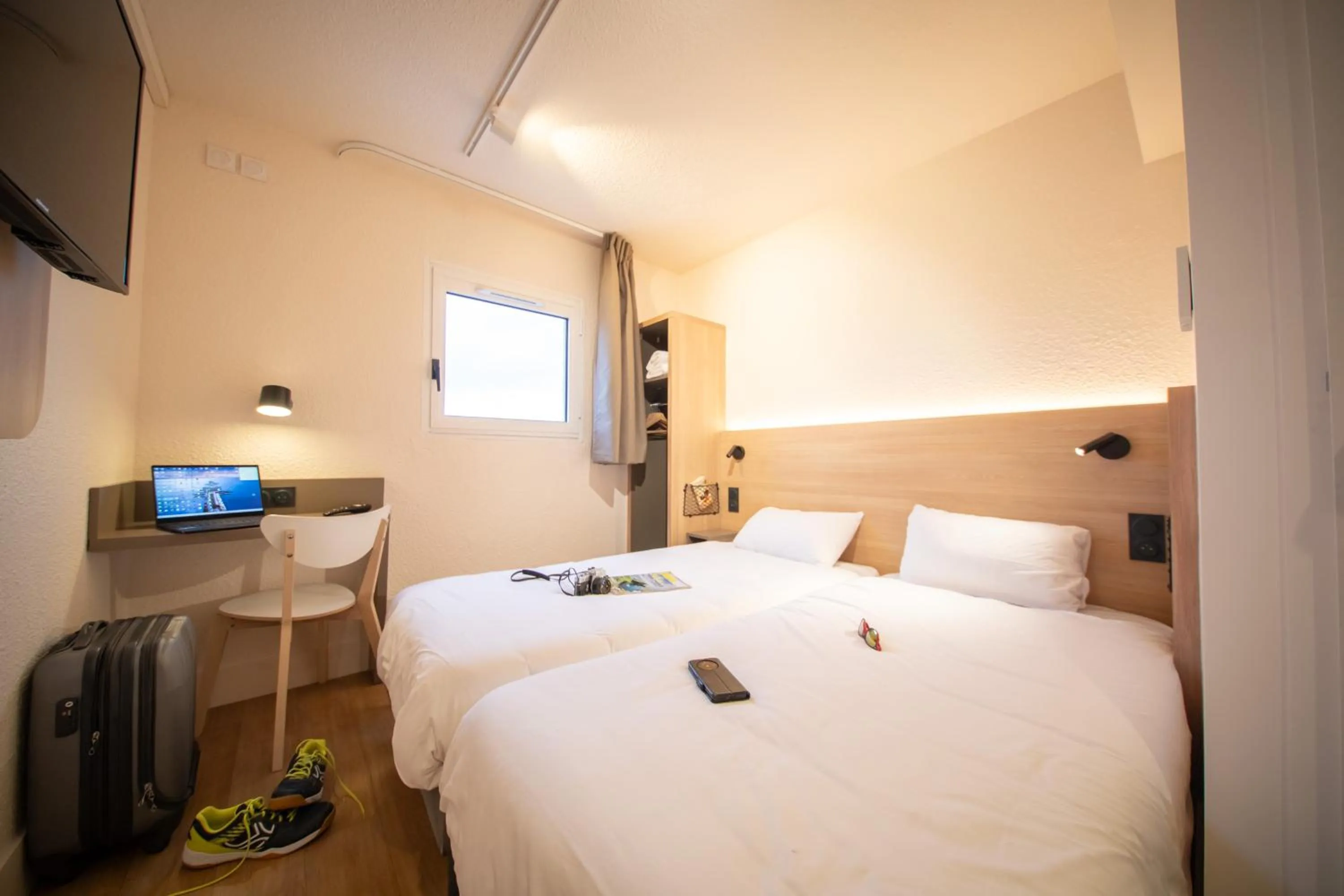Photo of the whole room, Bed in Premiere Classe Annecy Cran-Gevrier RÉNOVÉ EN 2025