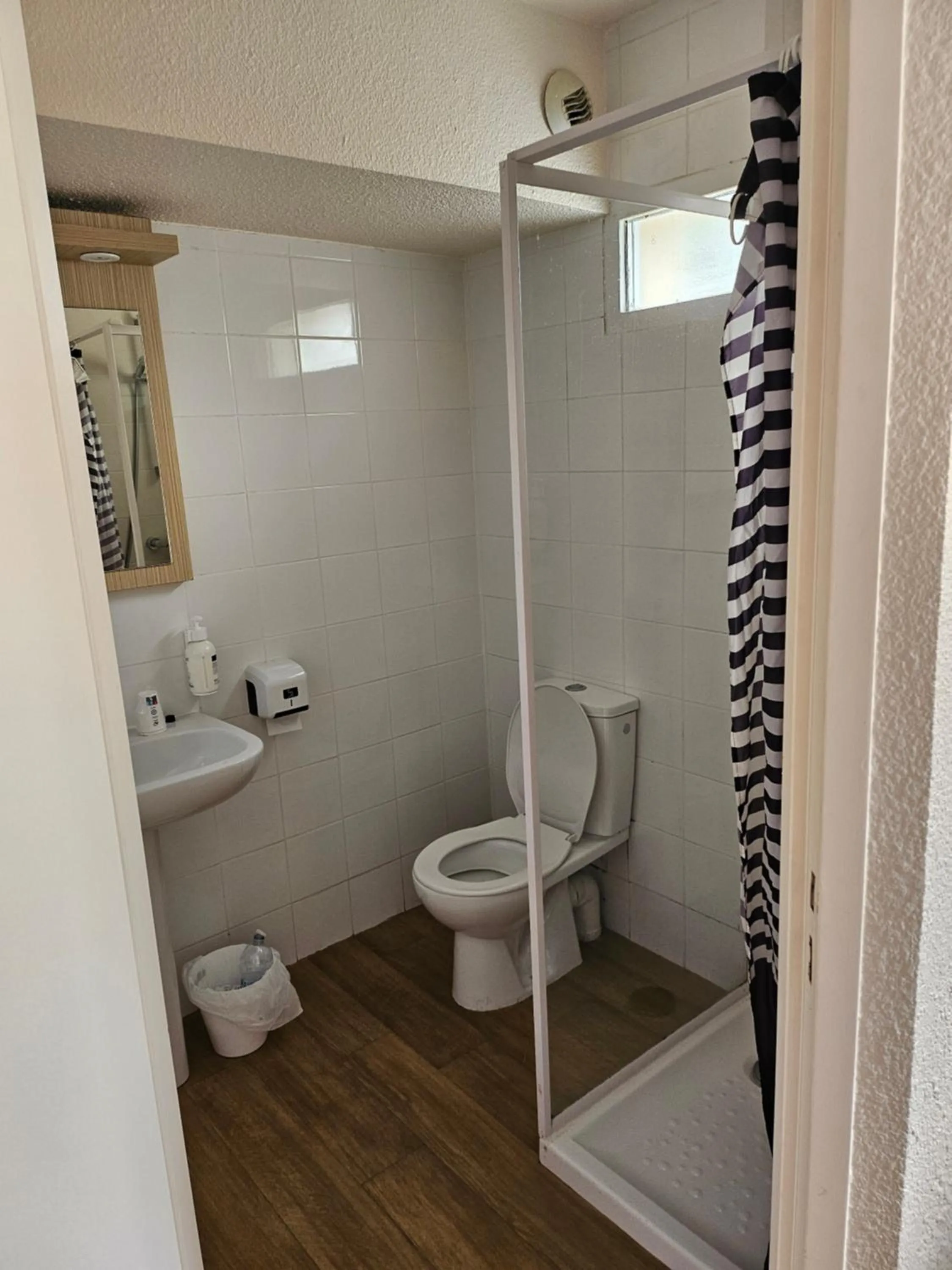 Bathroom in Premiere Classe Annecy Cran-Gevrier RÉNOVÉ EN 2025