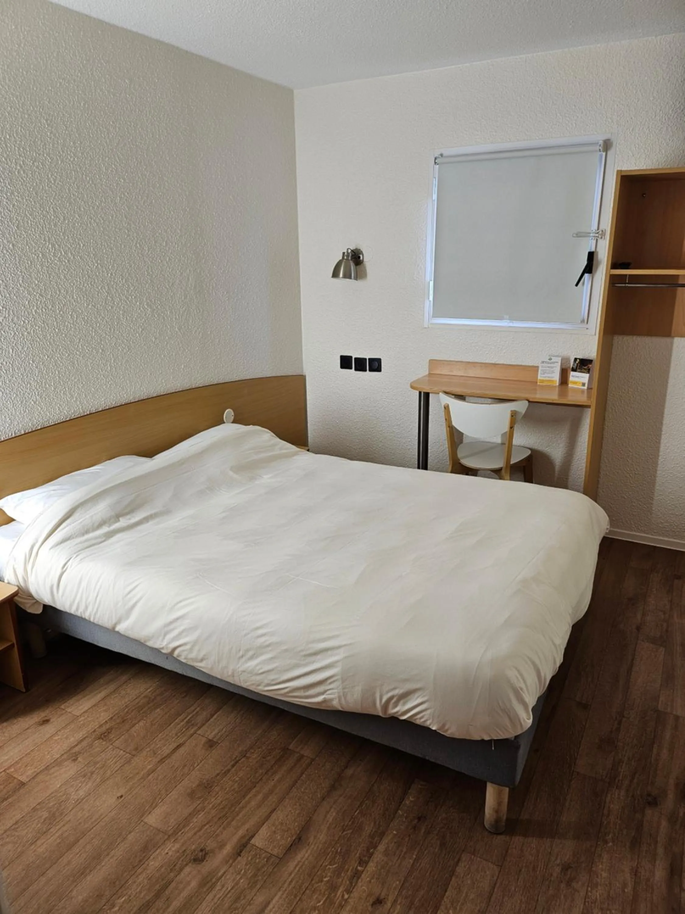 Photo of the whole room, Bed in Premiere Classe Annecy Cran-Gevrier RÉNOVÉ EN 2025