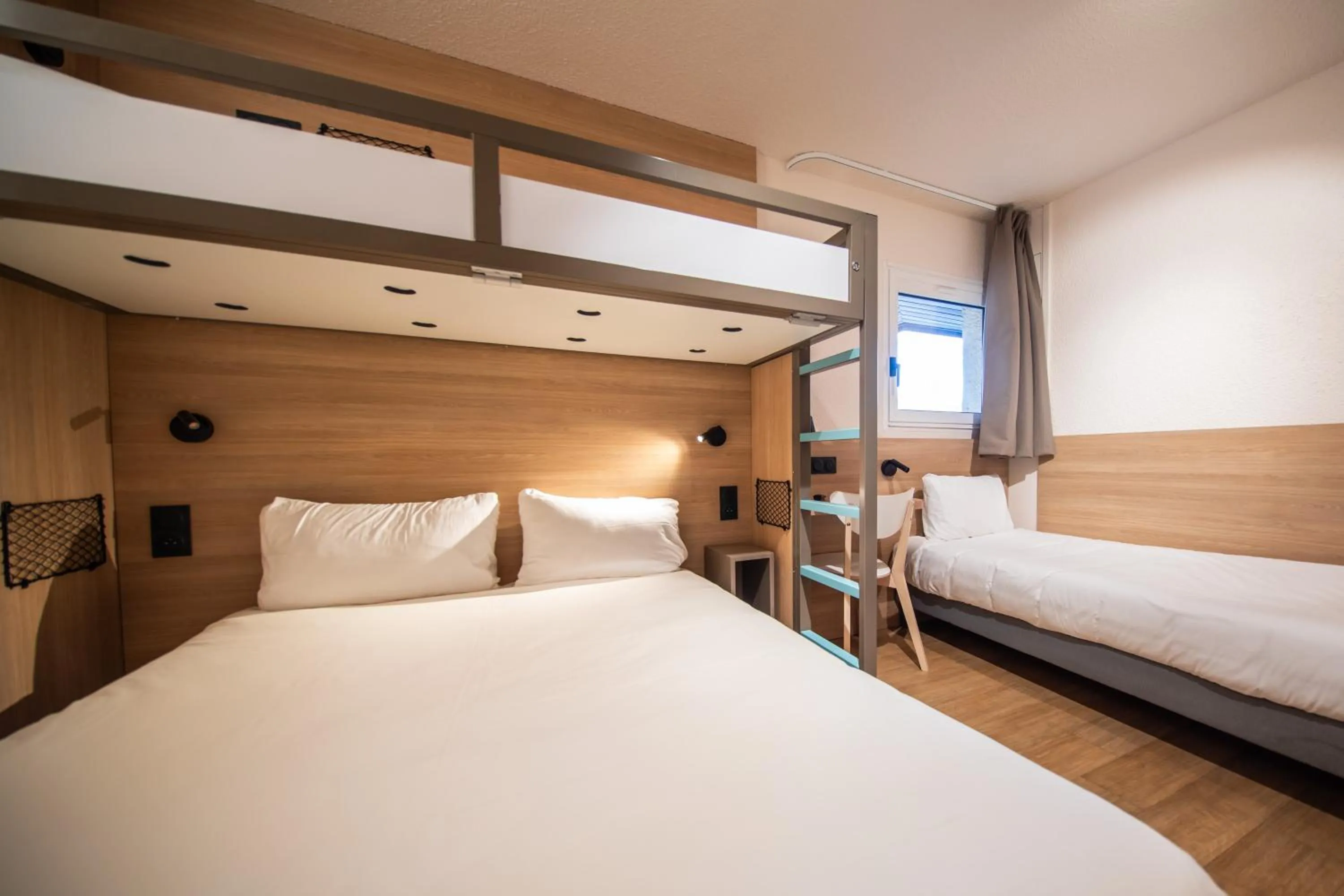 Photo of the whole room, Bed in Premiere Classe Annecy Cran-Gevrier RÉNOVÉ EN 2025