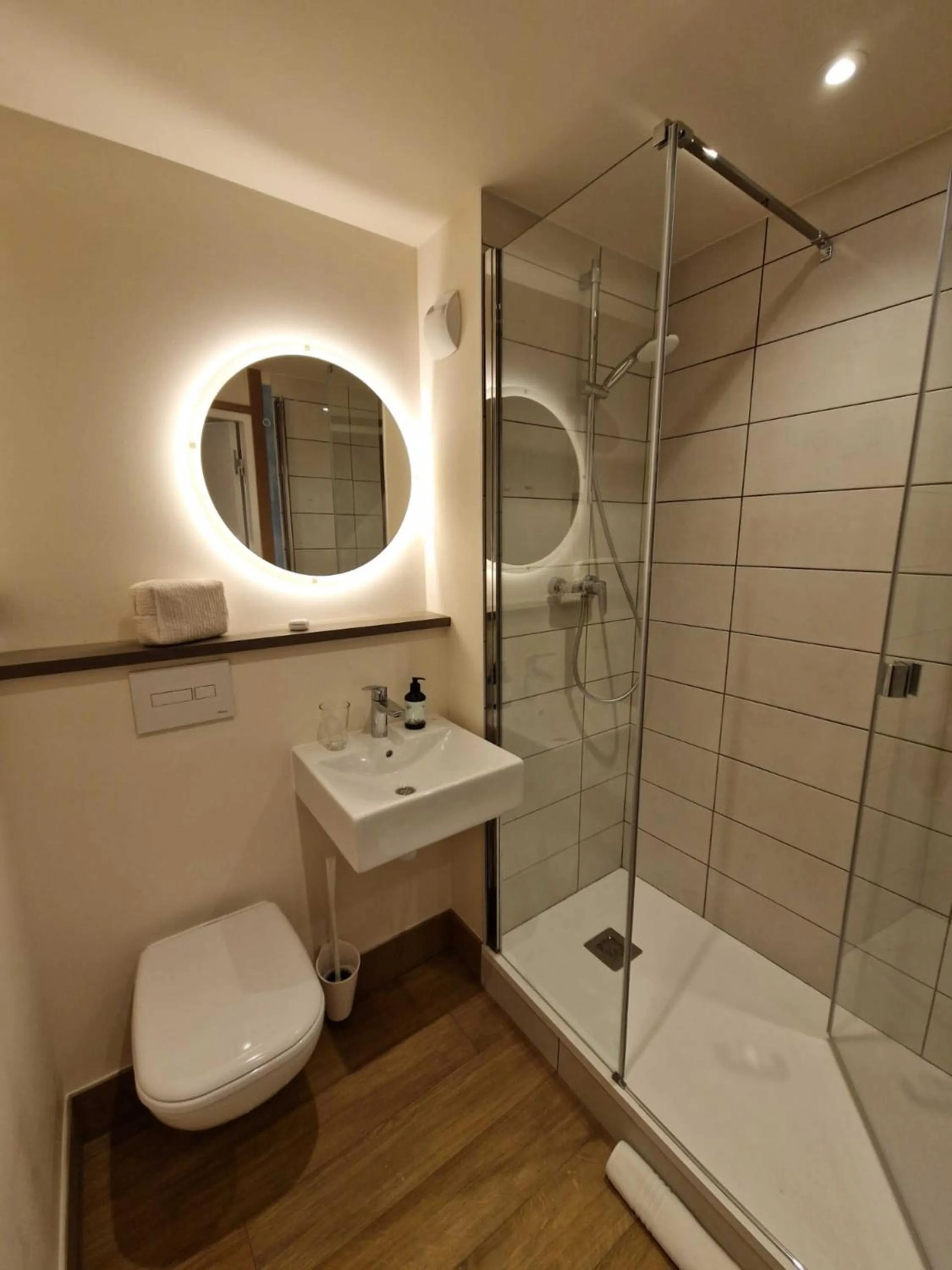 Bathroom in Premiere Classe Annecy Cran-Gevrier RÉNOVÉ EN 2025