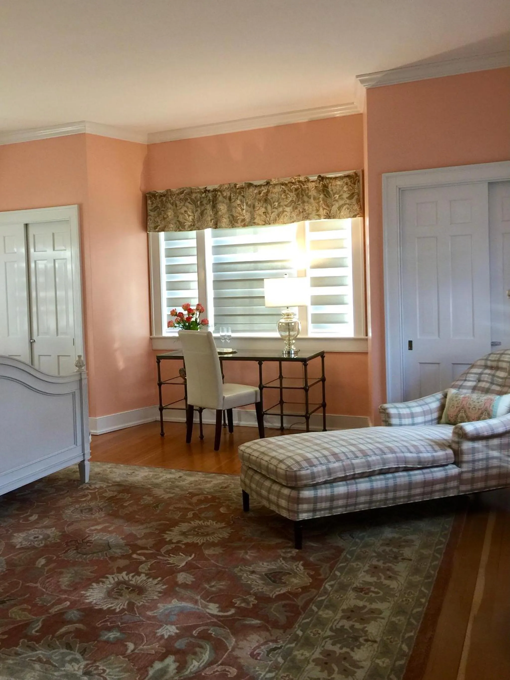 Bed in Charred Oaks Inn