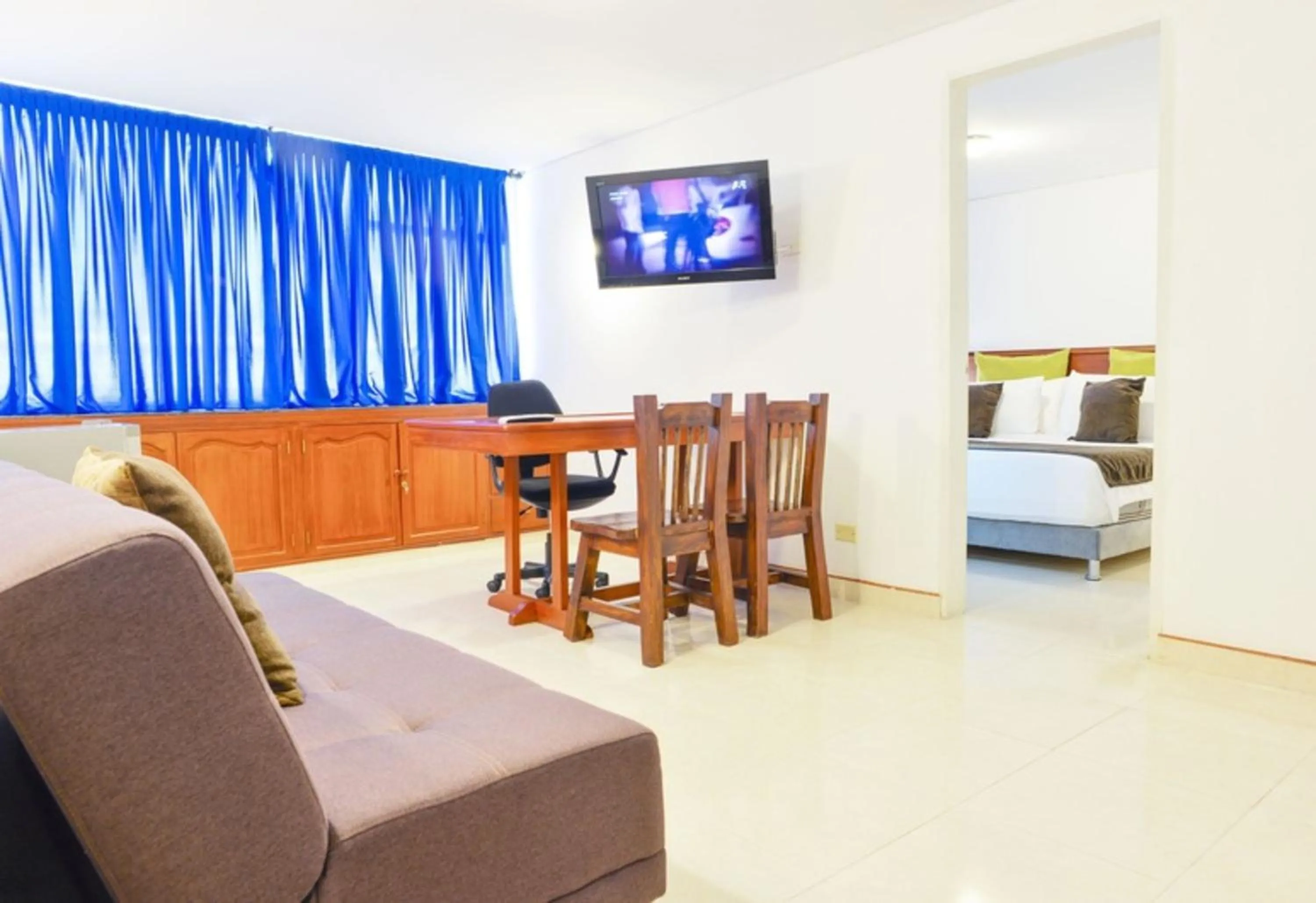 TV and multimedia, Bed in Hotel Thama