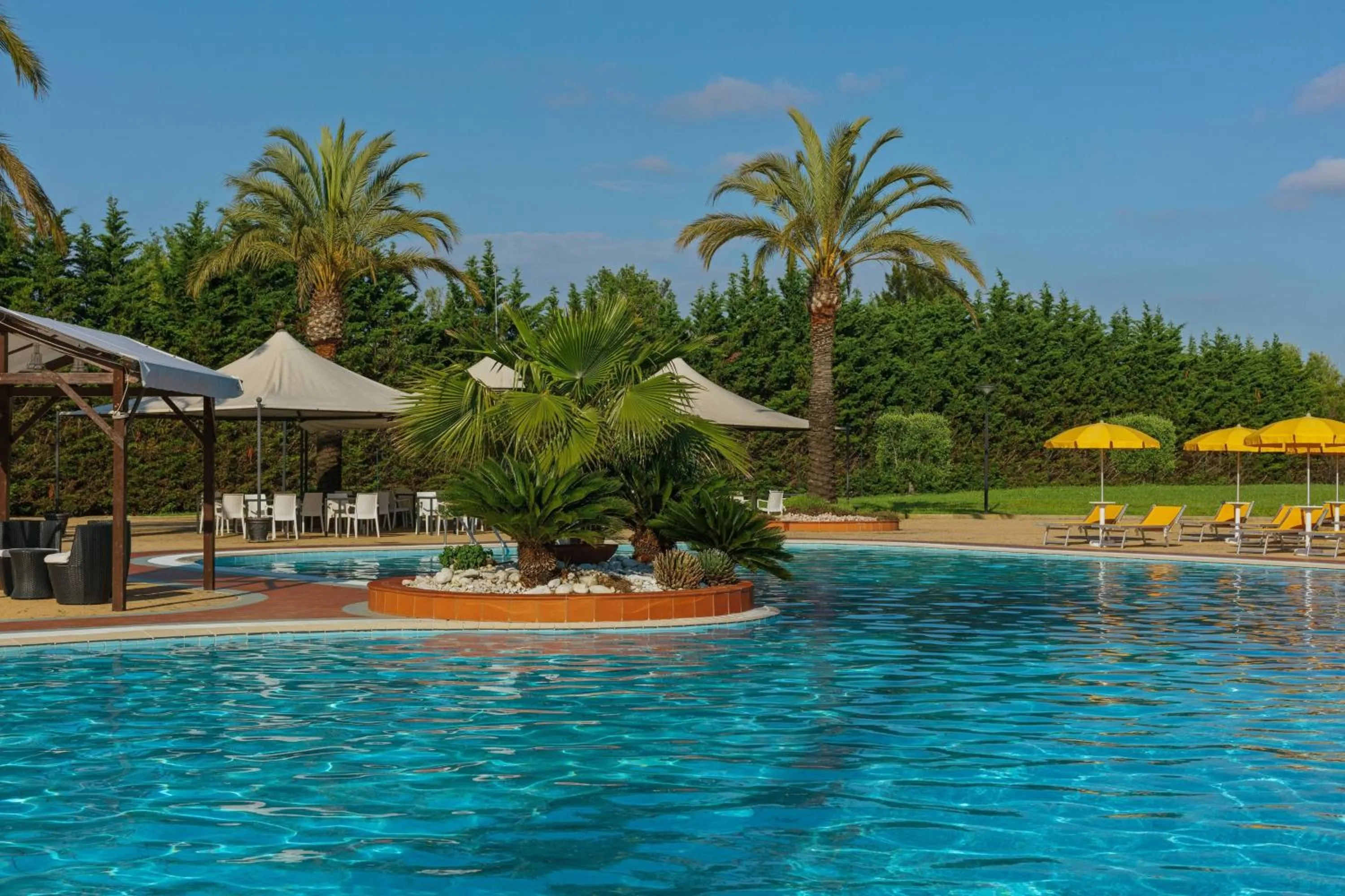 Swimming pool in Rome Marriott Park Hotel