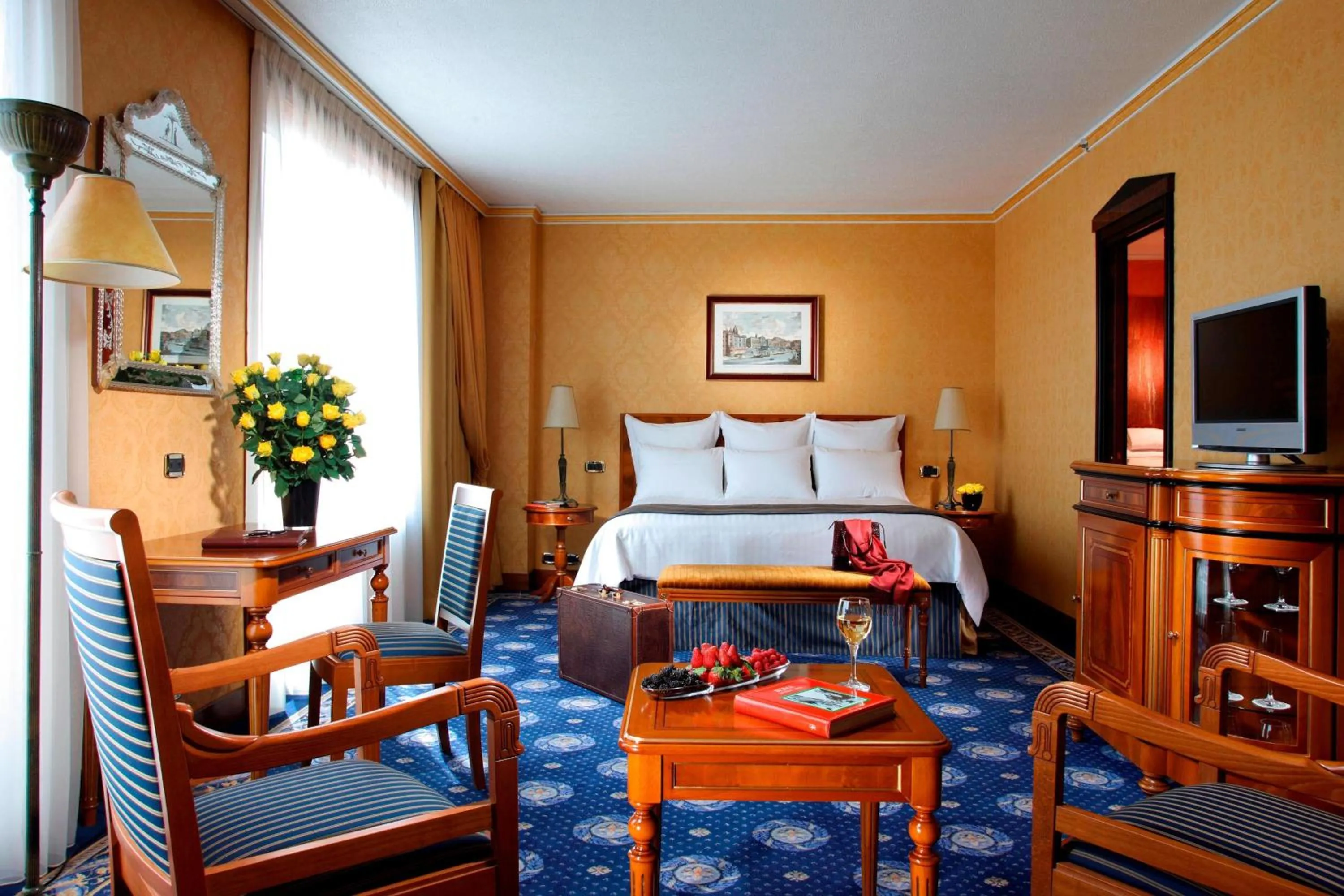 Photo of the whole room, Bed in Rome Marriott Park Hotel