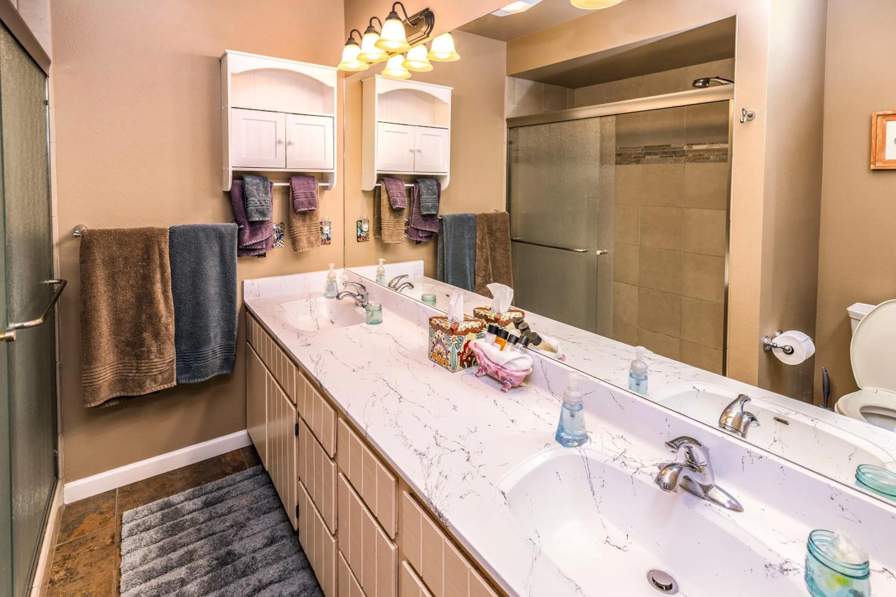 Bathroom in Cozy Cactus Inn