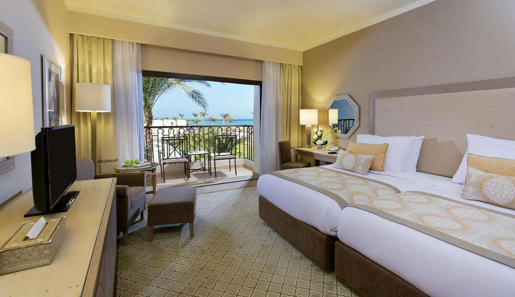 Bedroom, Bed in Steigenberger Alcazar