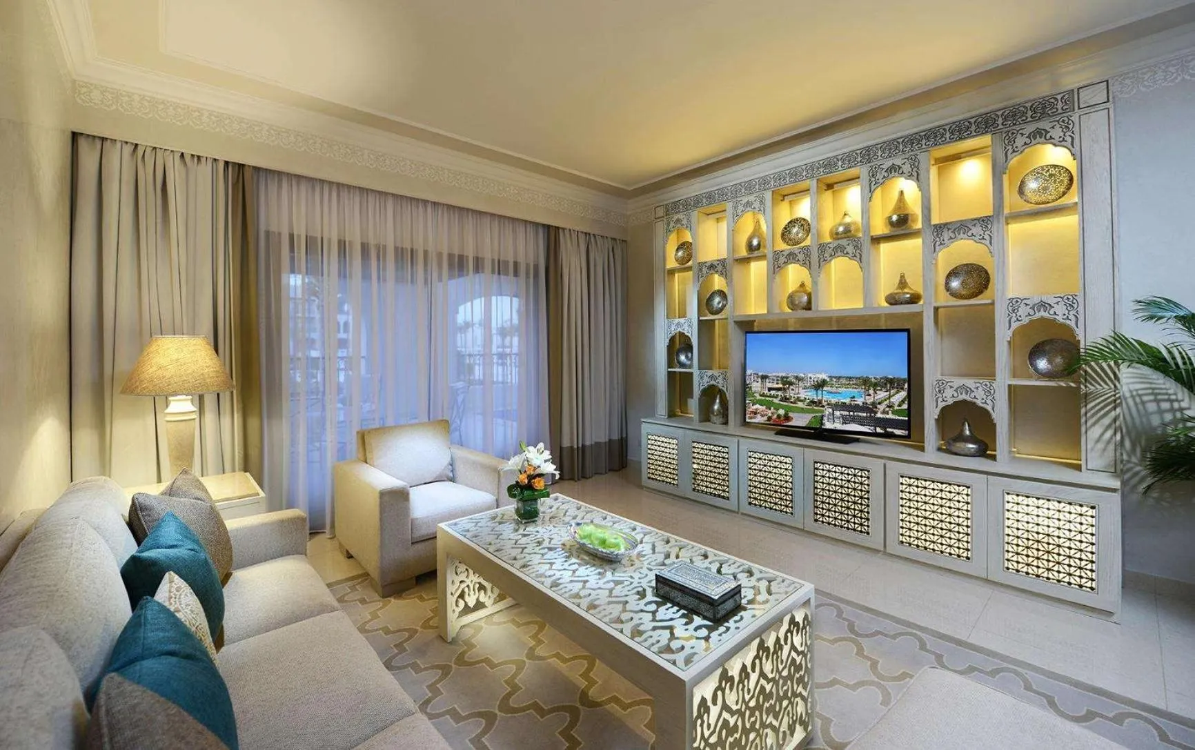 Bedroom in Steigenberger Alcazar