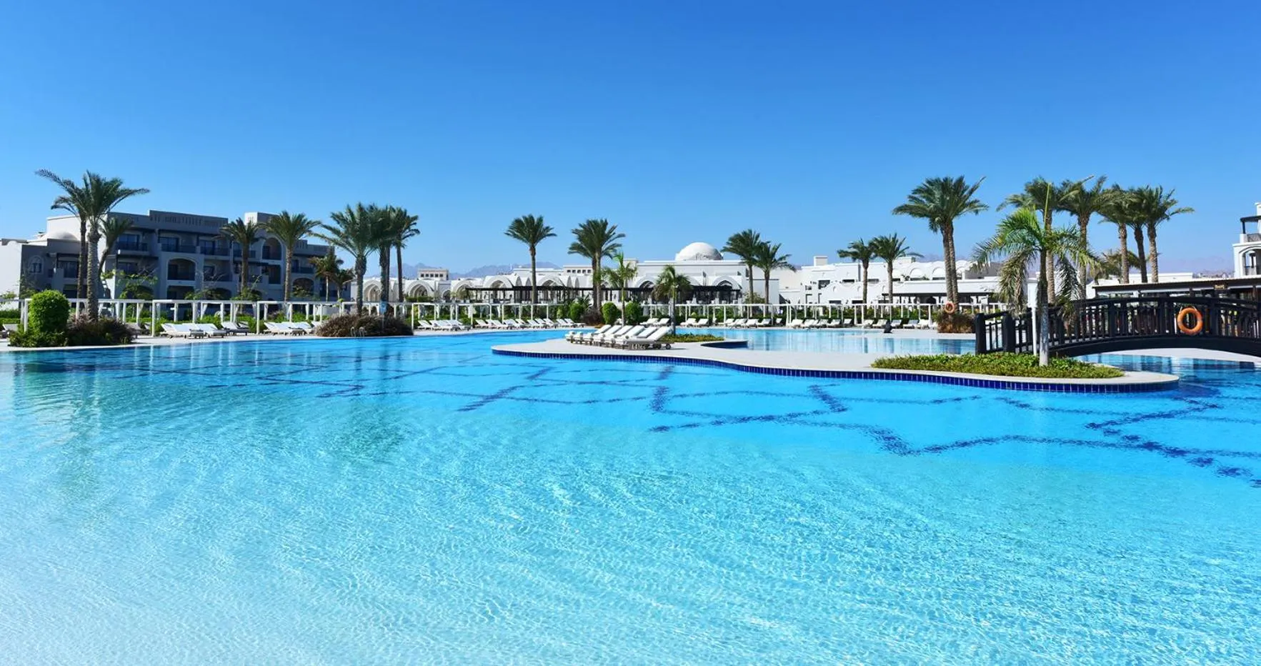 Swimming pool in Steigenberger Alcazar