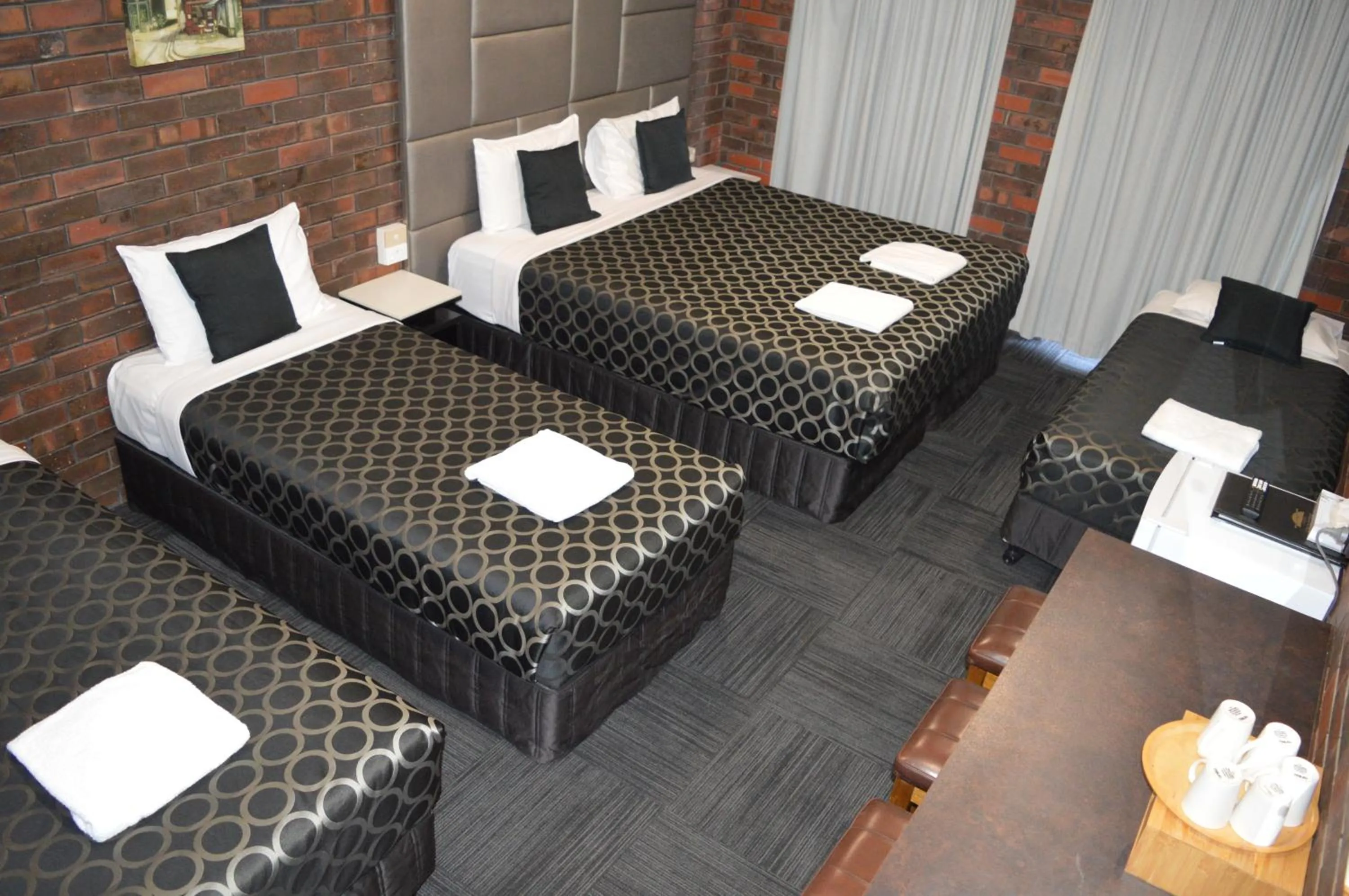 Bedroom, Bed in Two Rivers Motel