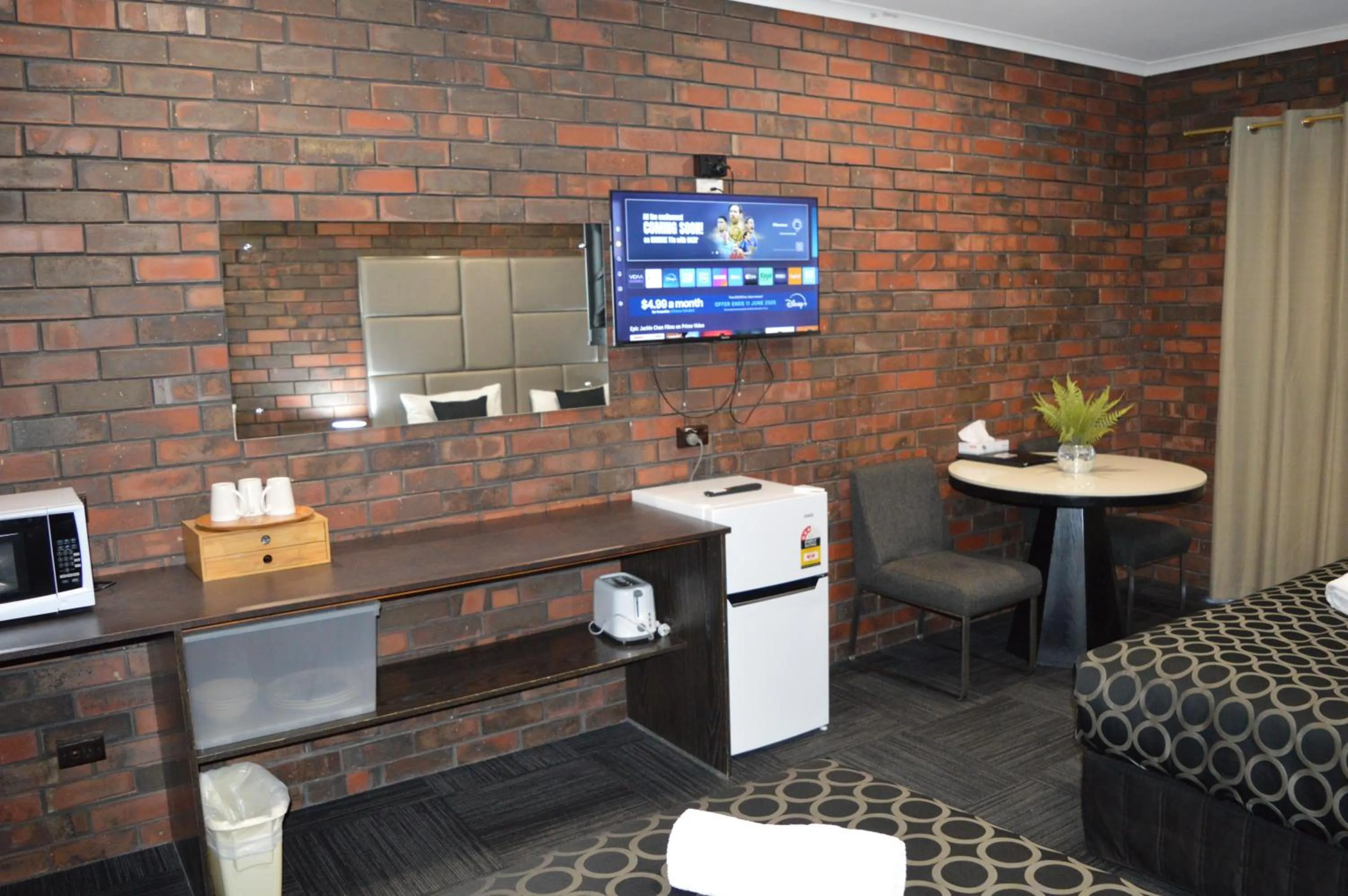 TV and multimedia in Two Rivers Motel