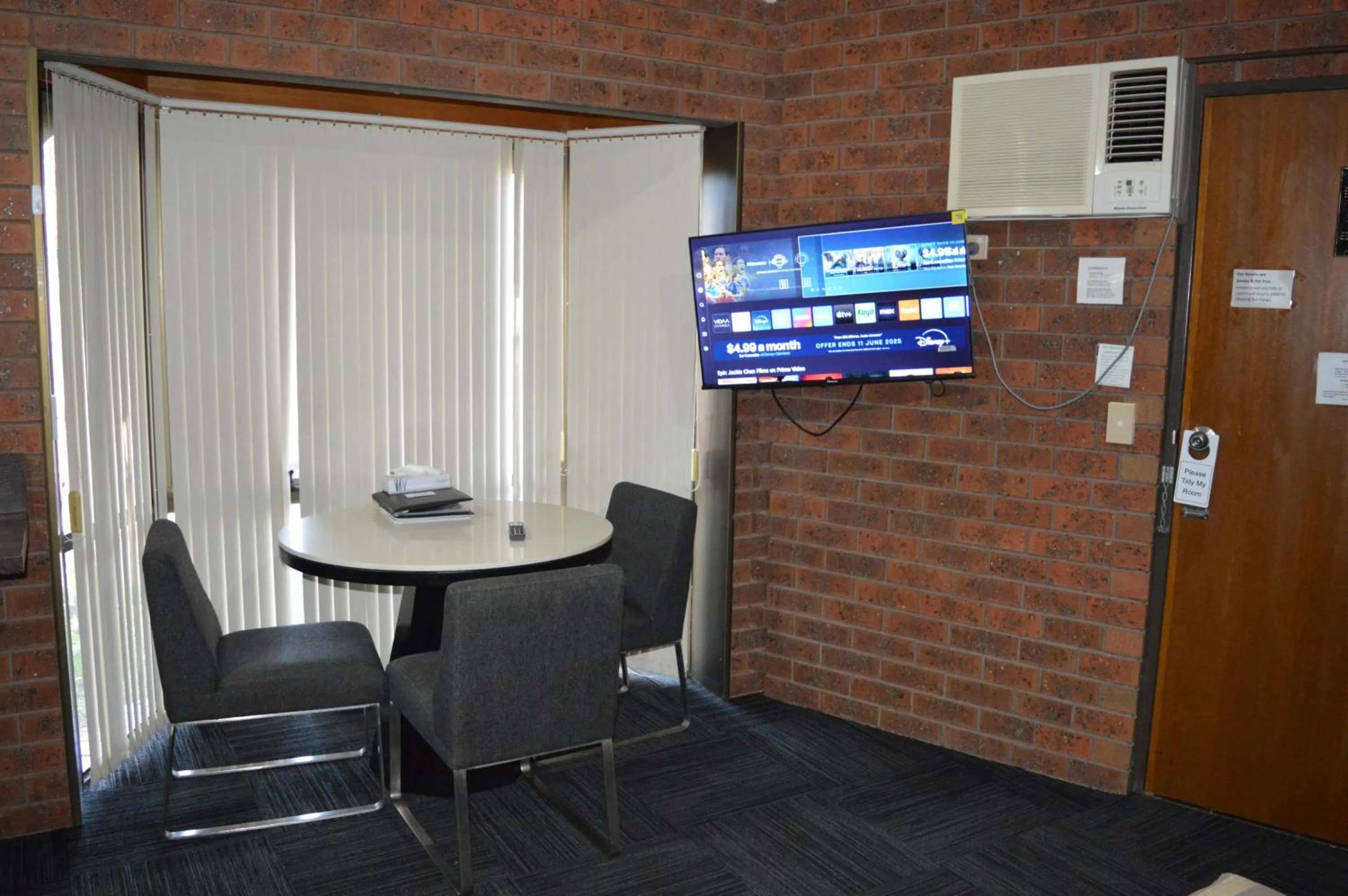 Living room in Two Rivers Motel