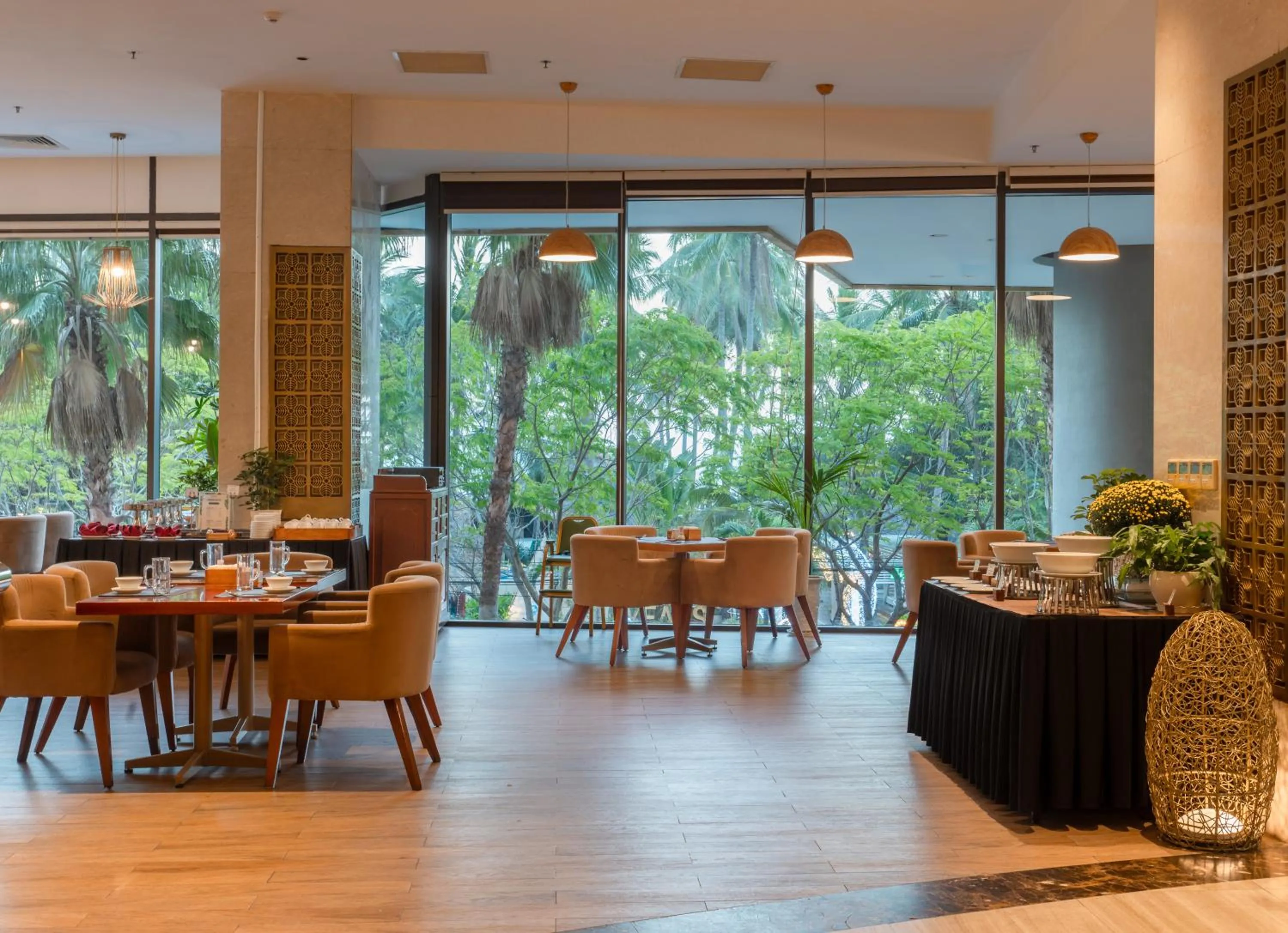 Restaurant/places to eat in Starcity Hotel & Condotel Beachfront Nha Trang