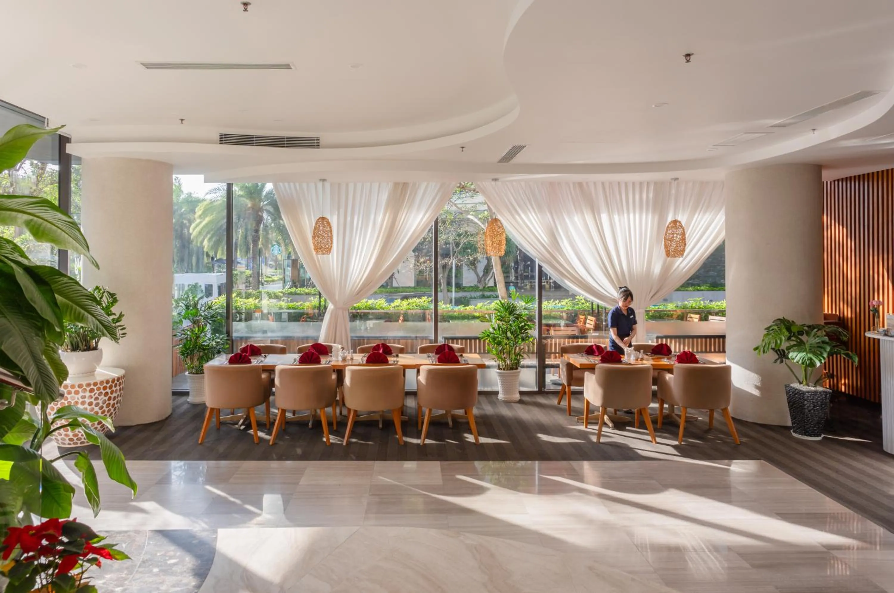 Restaurant/places to eat in Starcity Hotel & Condotel Beachfront Nha Trang