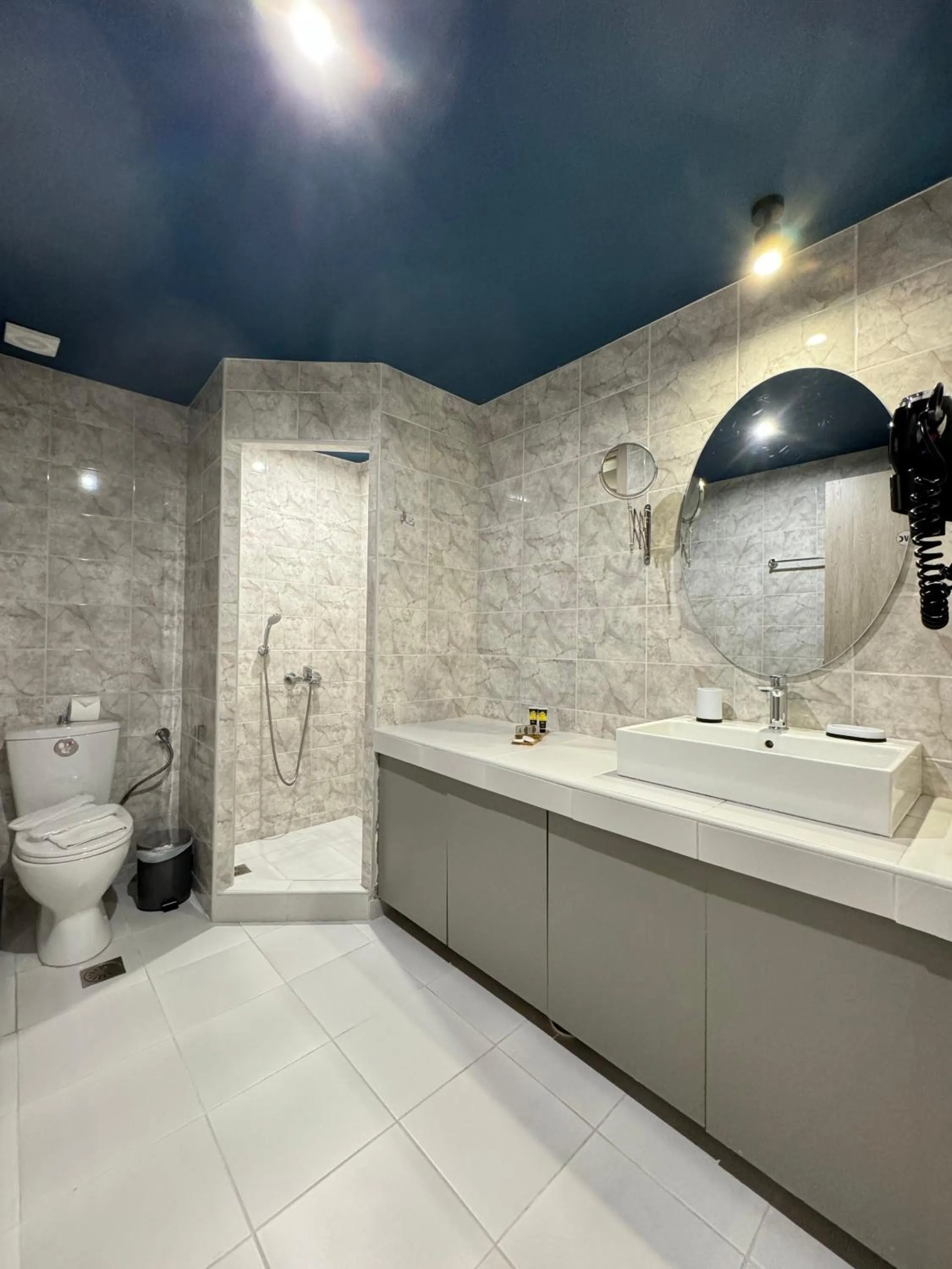 Bathroom in Lotus Center