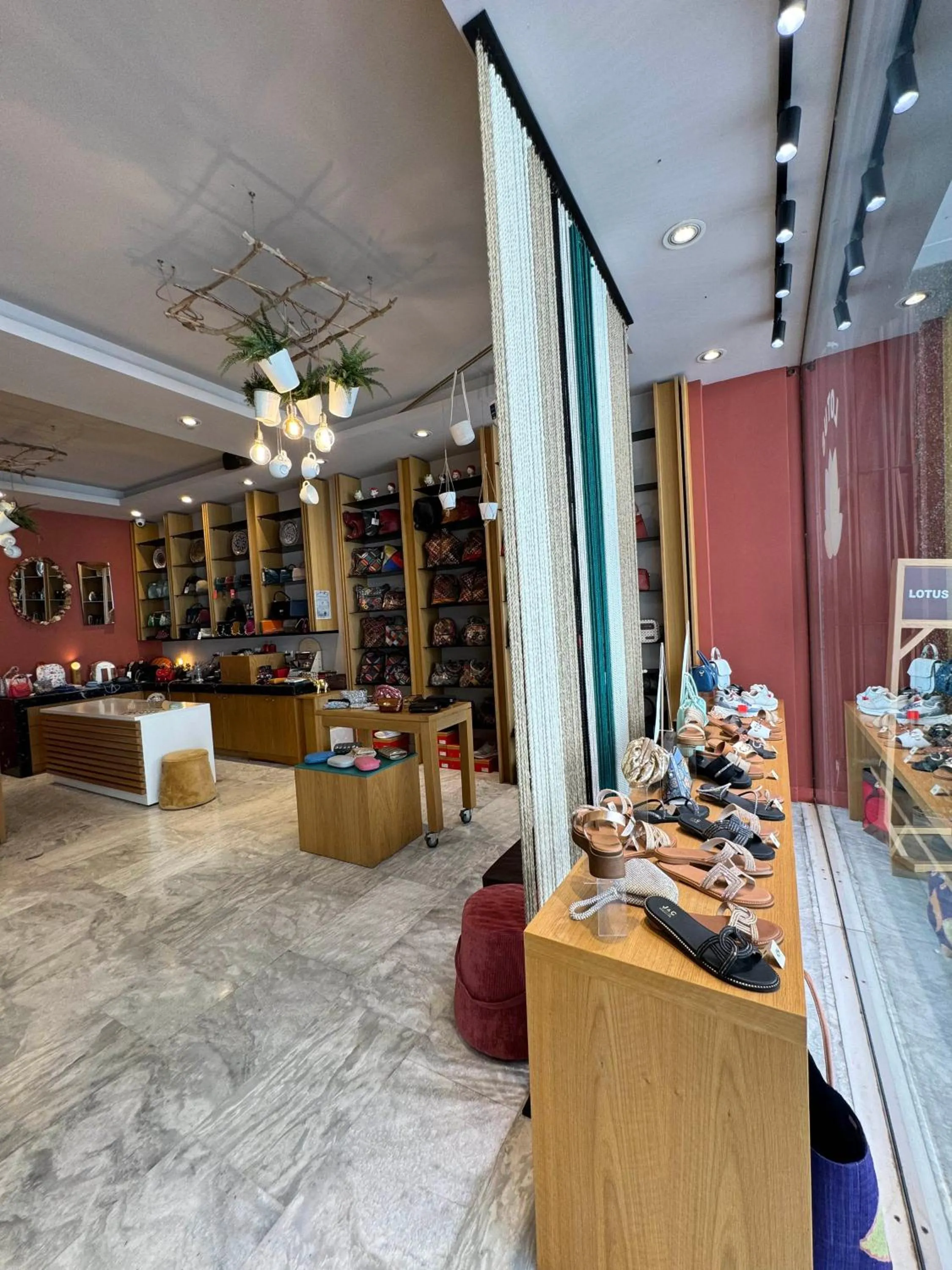 Property building in Lotus Center