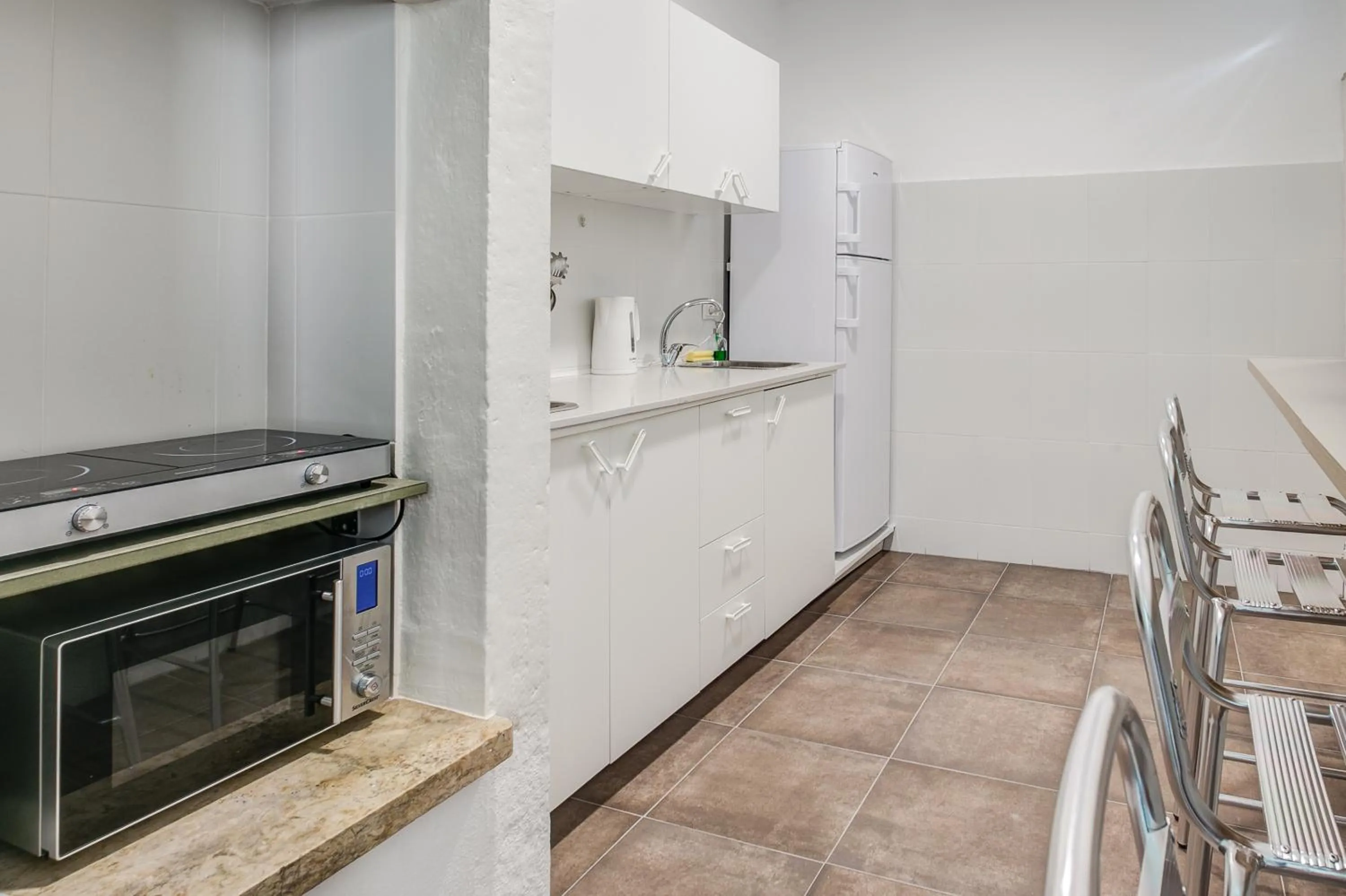 Communal kitchen in Hostel Seven Hills