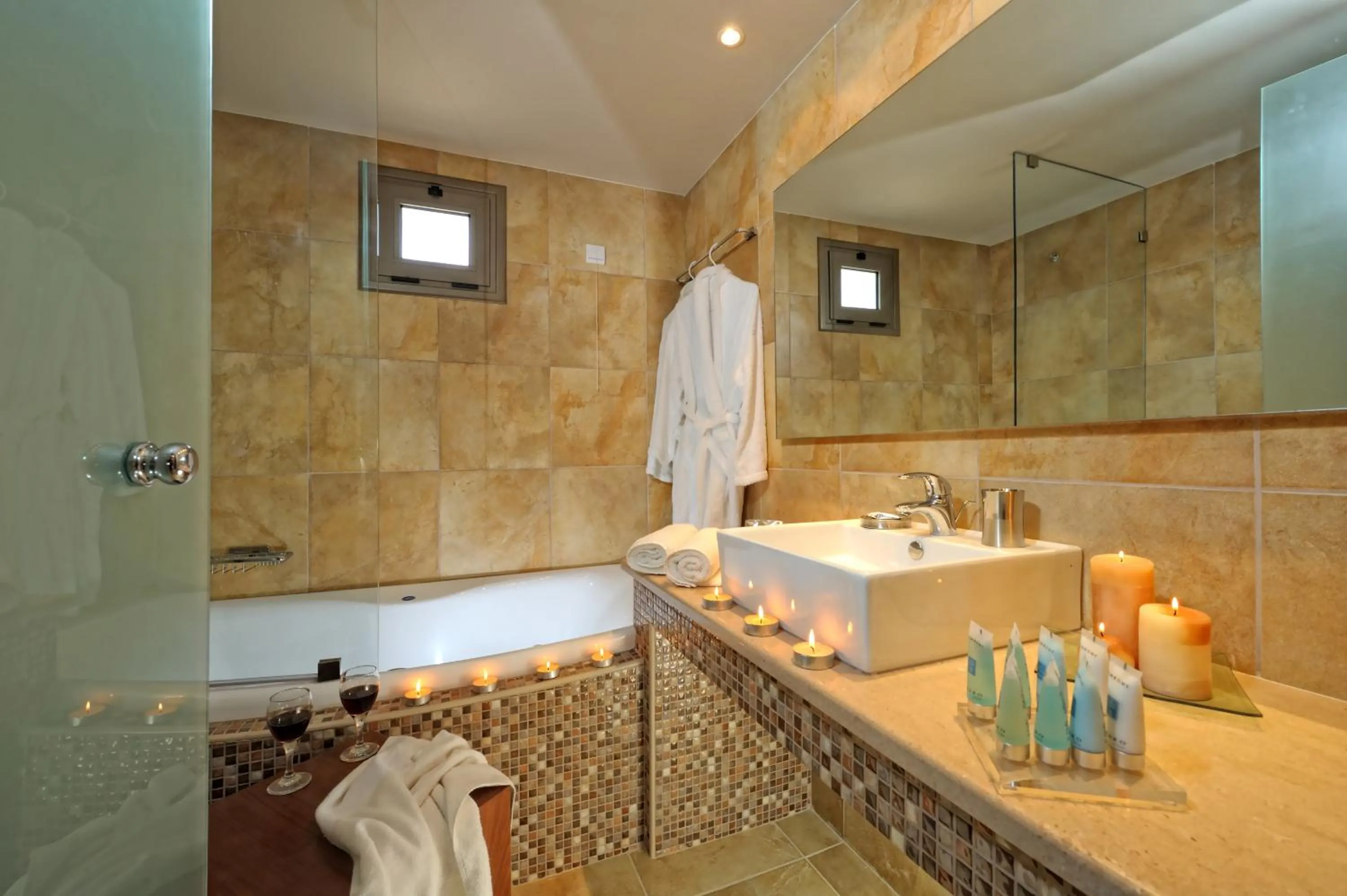 Bathroom in Royal Heights Resort Villas & Spa