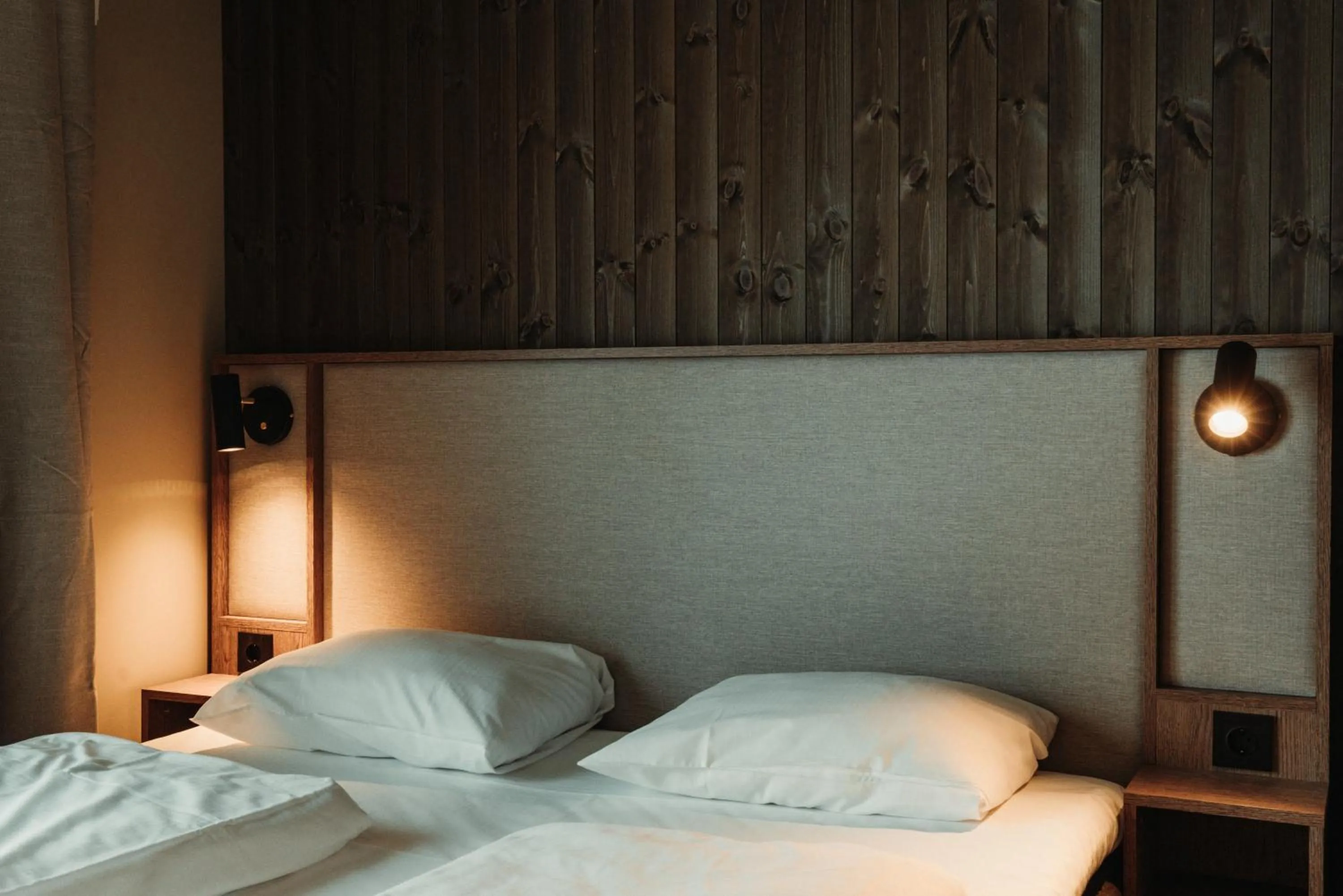 Bed in Skårungen - Hotel, Cabins and Camping