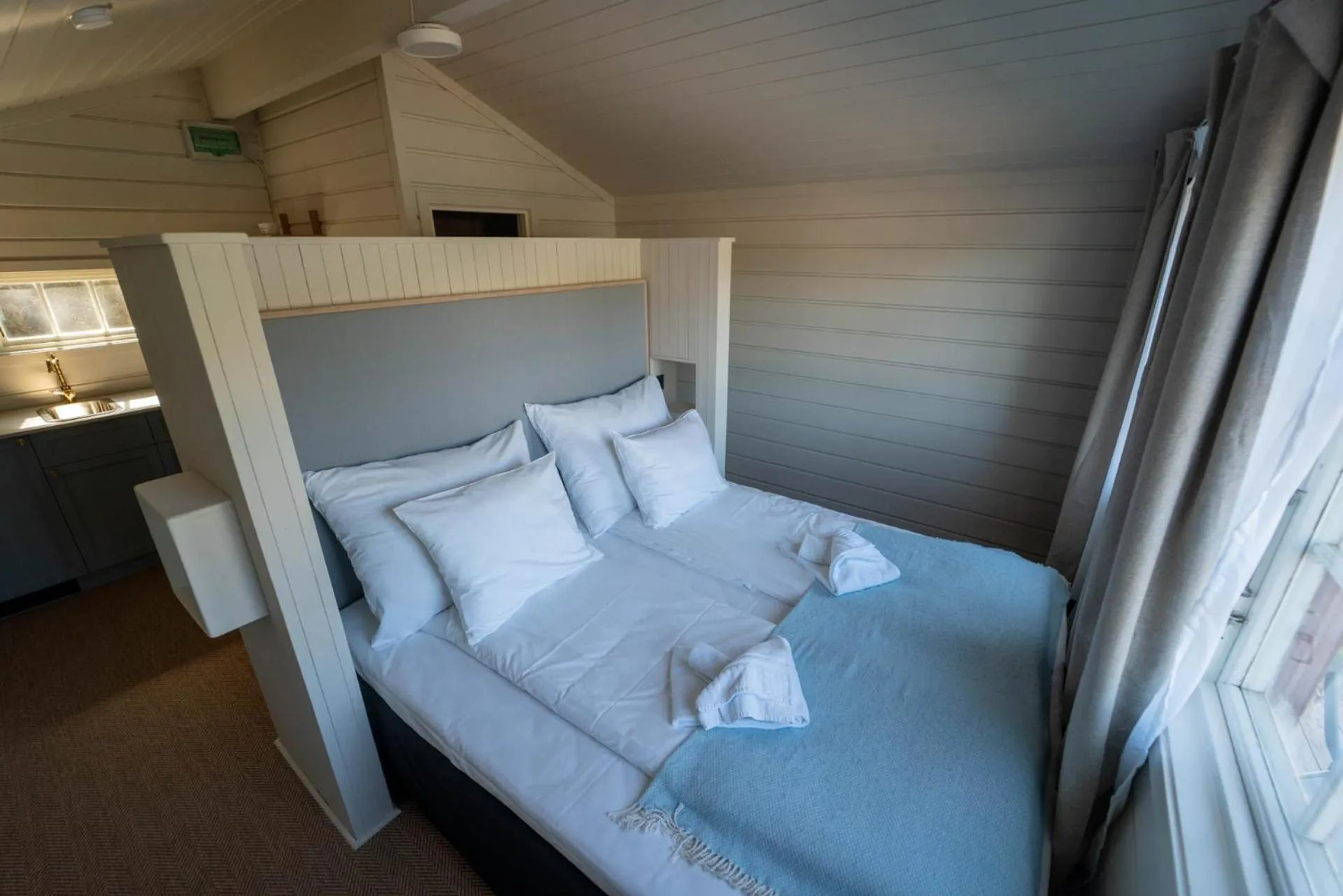 Bed in Skårungen - Hotel, Cabins and Camping