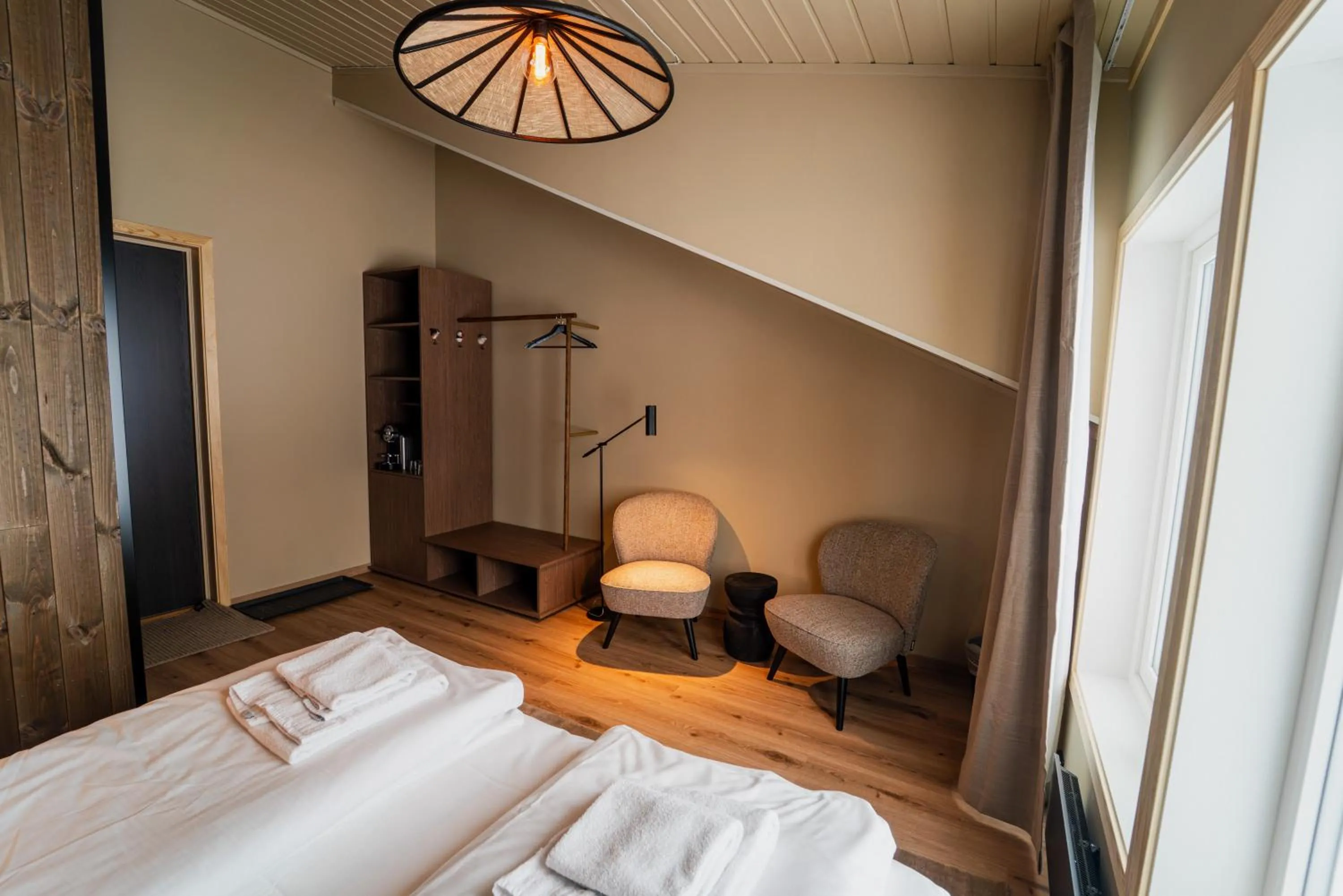 Bed in Skårungen - Hotel, Cabins and Camping