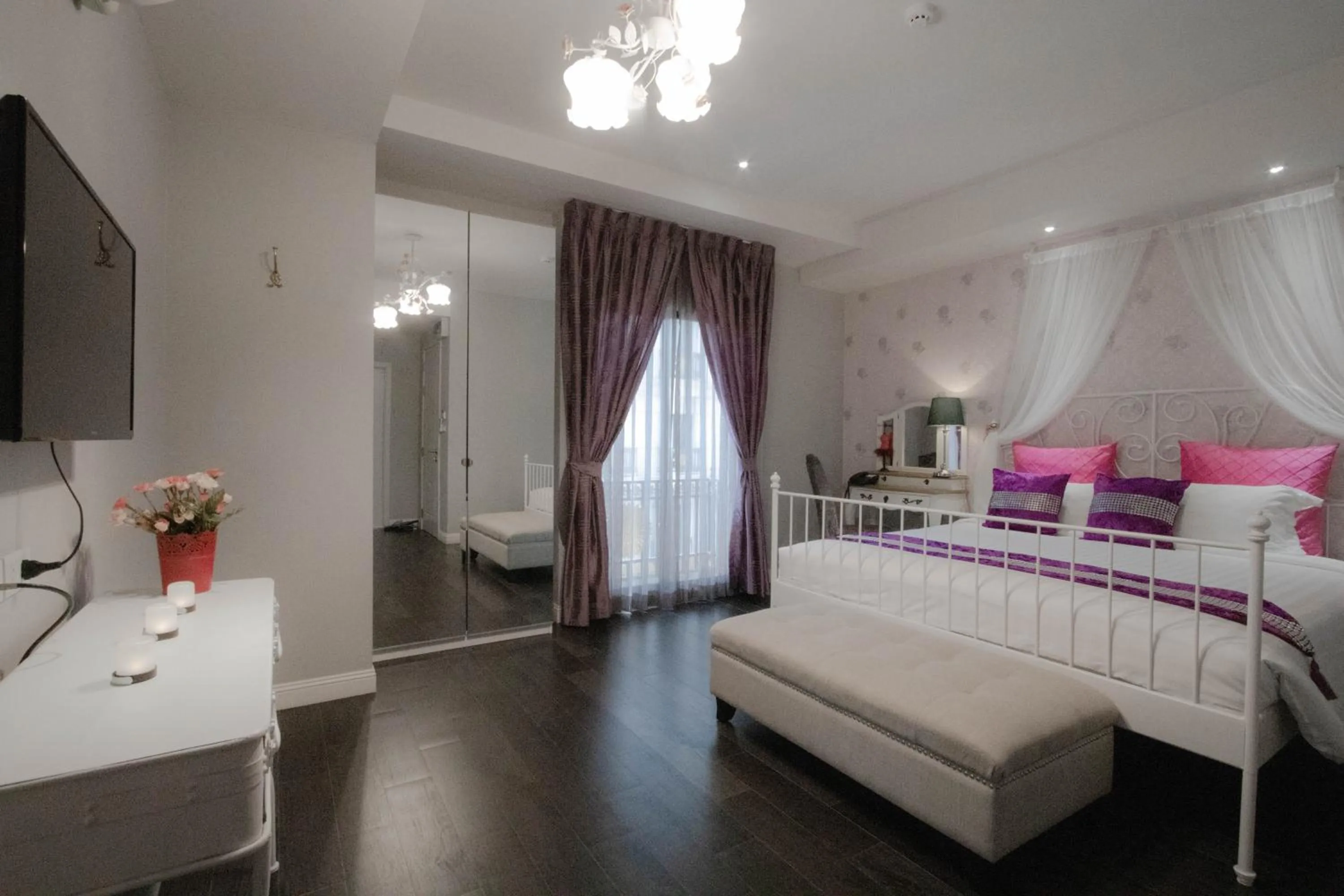 Photo of the whole room, Bed in The Star of Sathorn