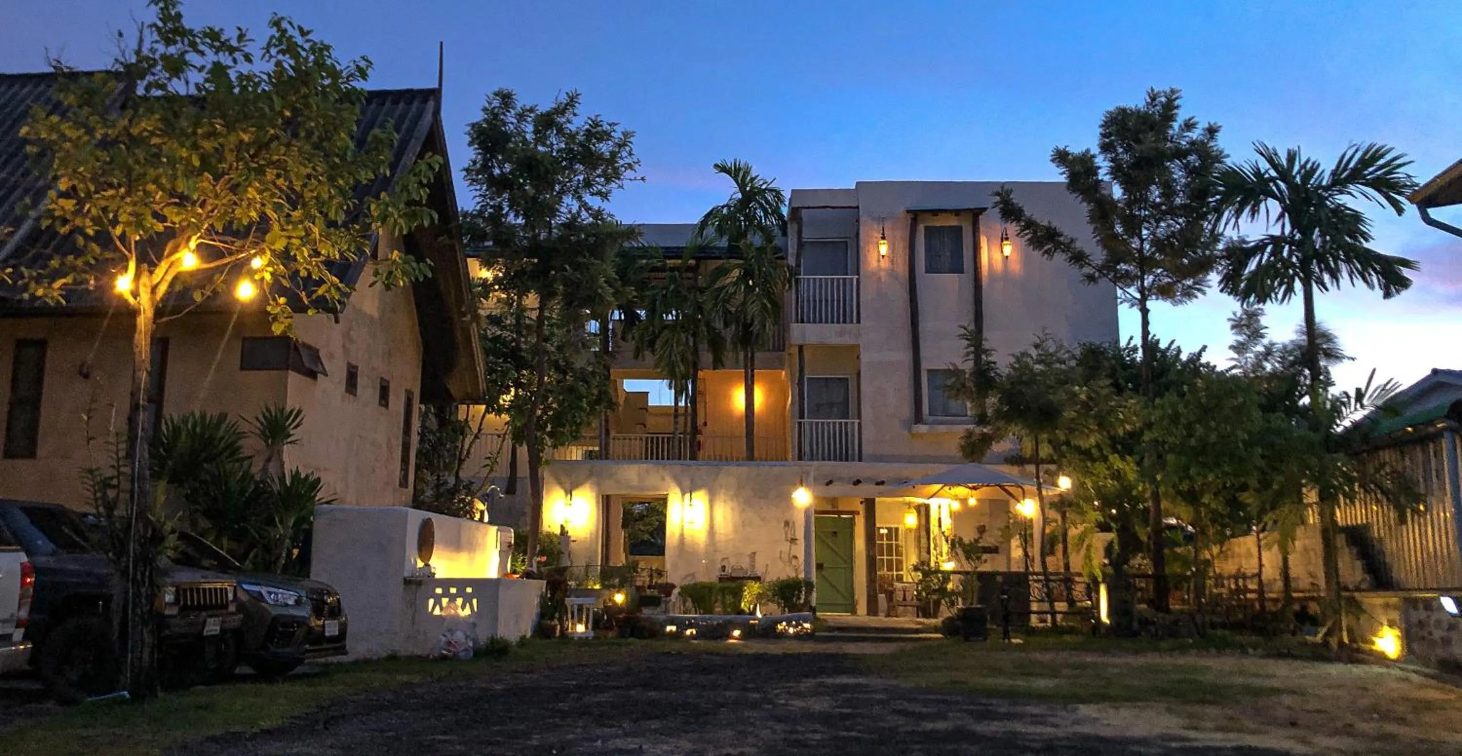 Property building in De Lit