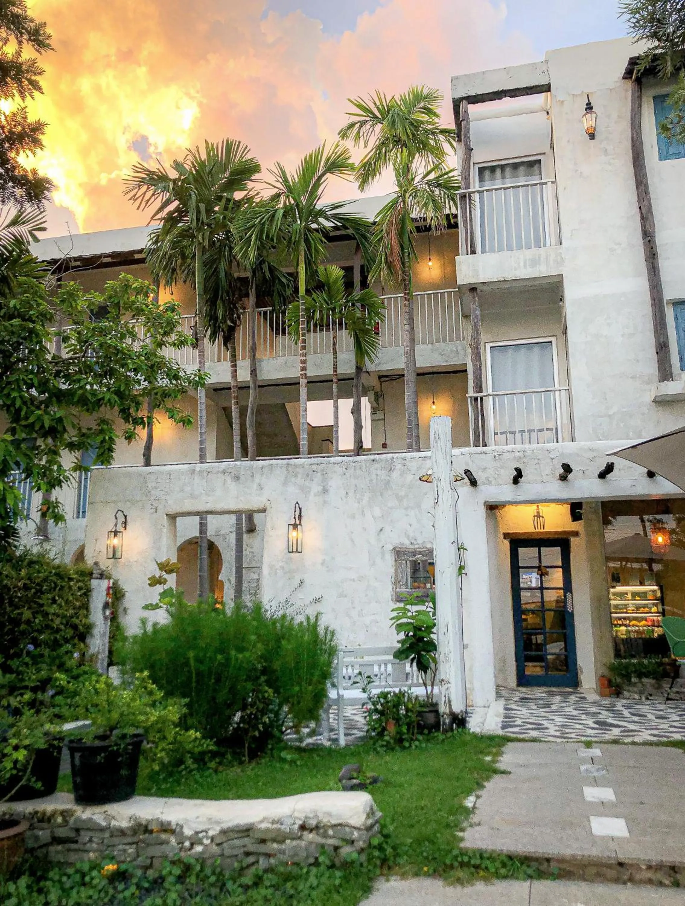 Property building in De Lit