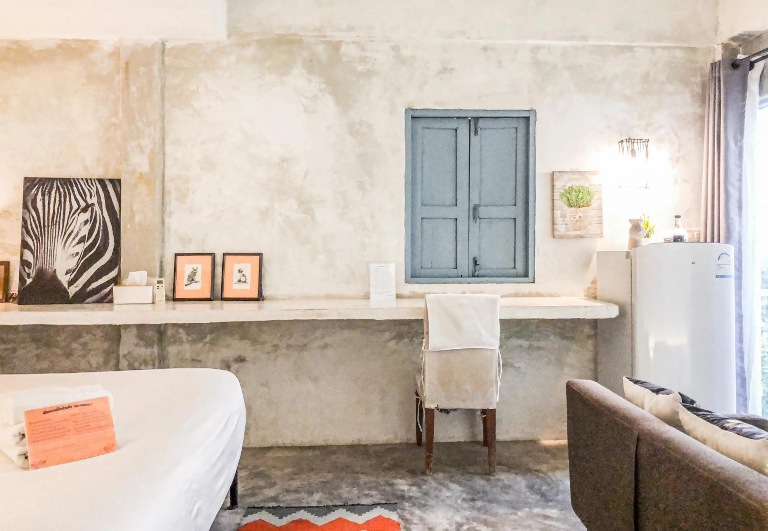 Photo of the whole room in De Lit