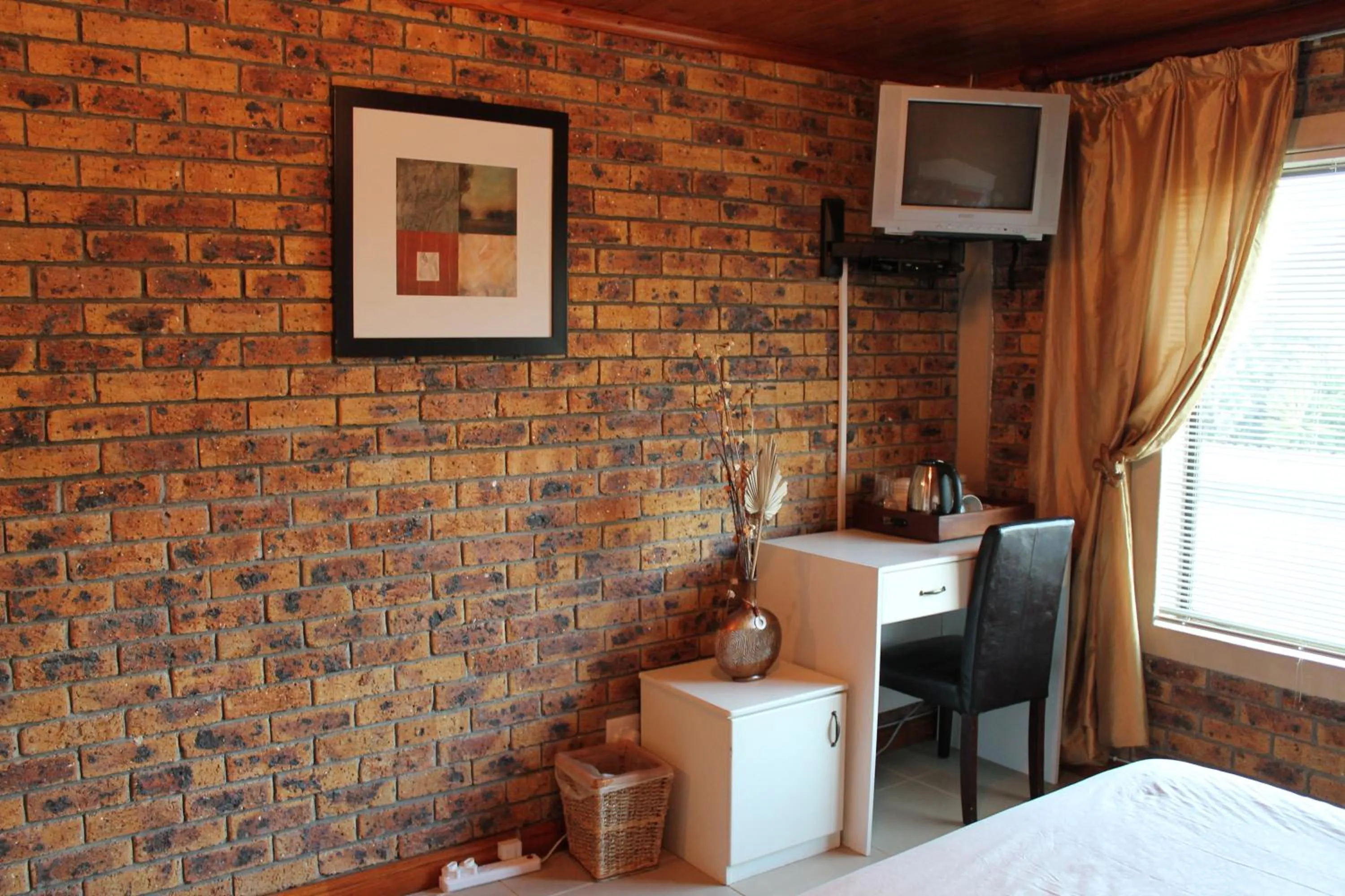 Seating area, Bed in Quest Bed And Breakfast