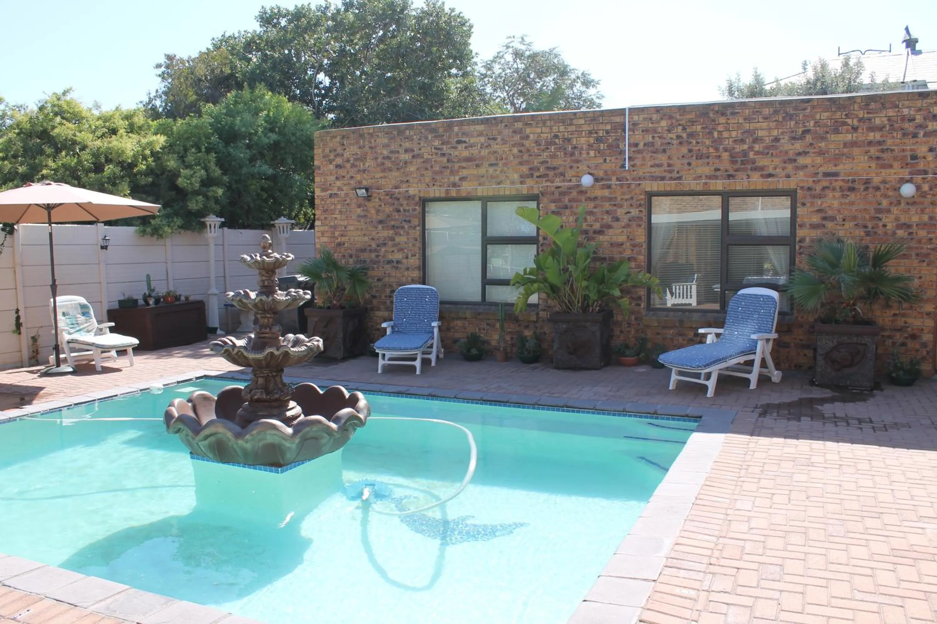Swimming pool in Quest Bed And Breakfast