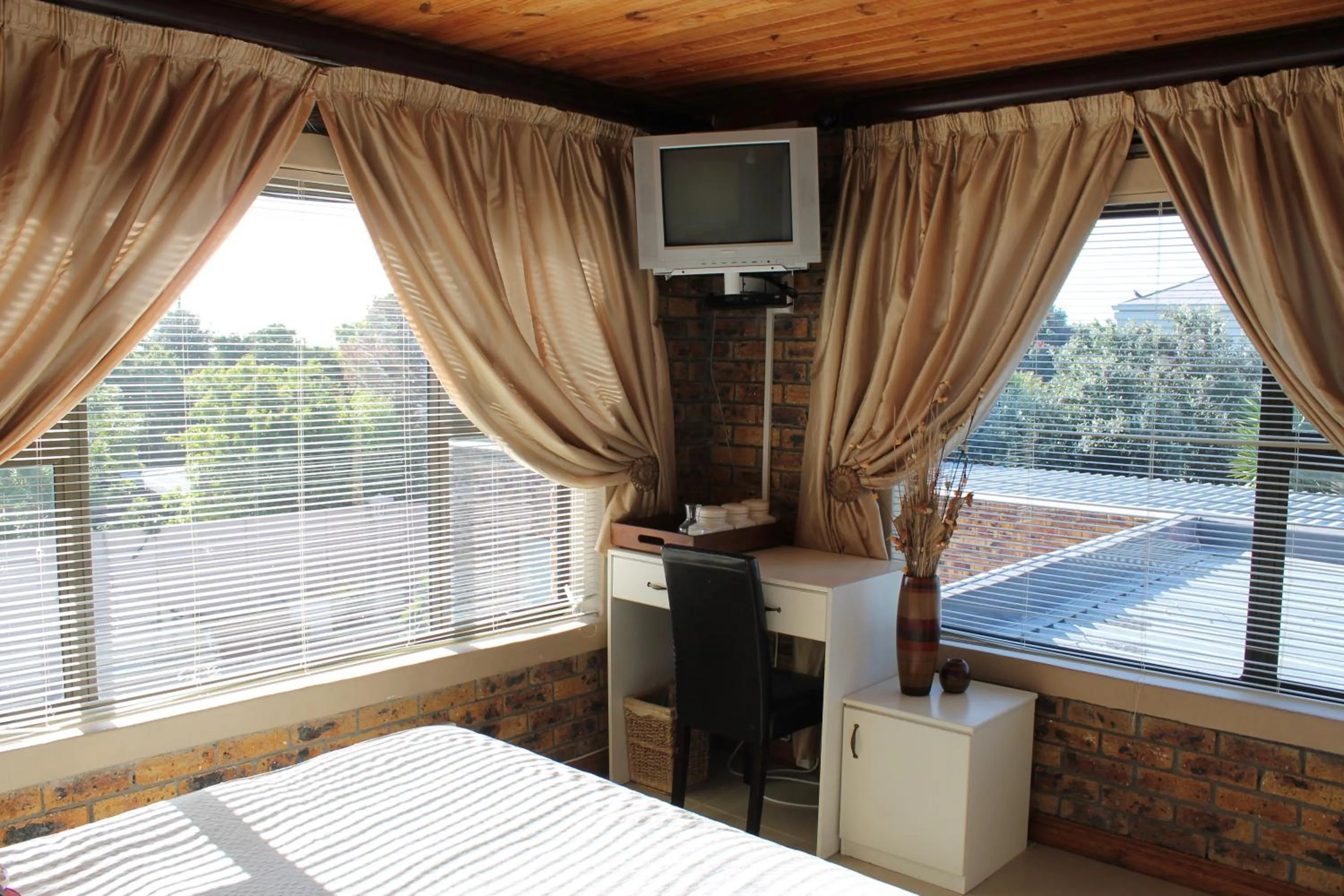 Bedroom, Bed in Quest Bed And Breakfast