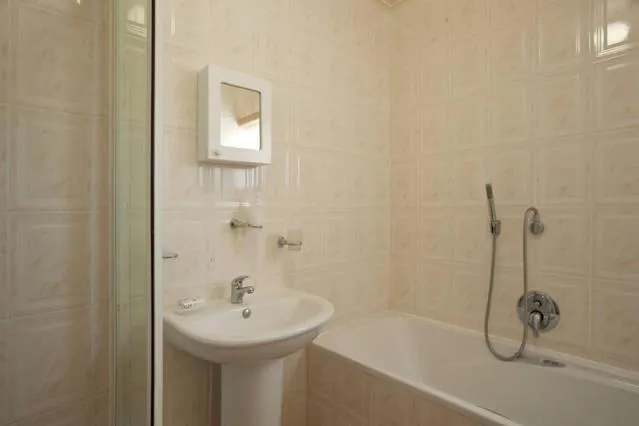 Bathroom in Quest Bed And Breakfast