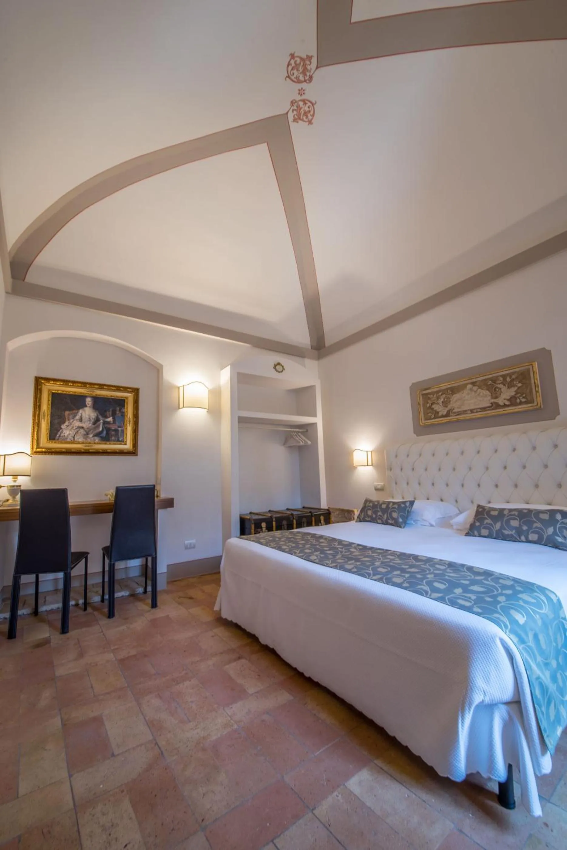 Photo of the whole room, Bed in Suite Assisi