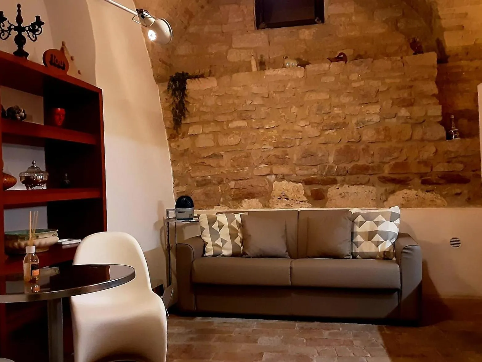 Seating area in Suite Assisi