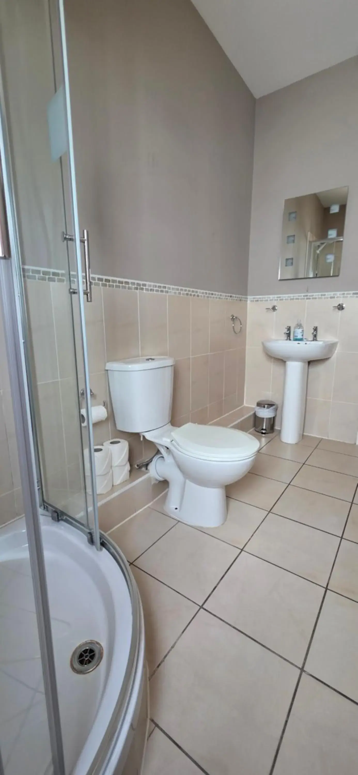 Two-Bedroom Apartment in The Courtyard Apartments Two-Bedroom Apartment in The Courtyard Apartments