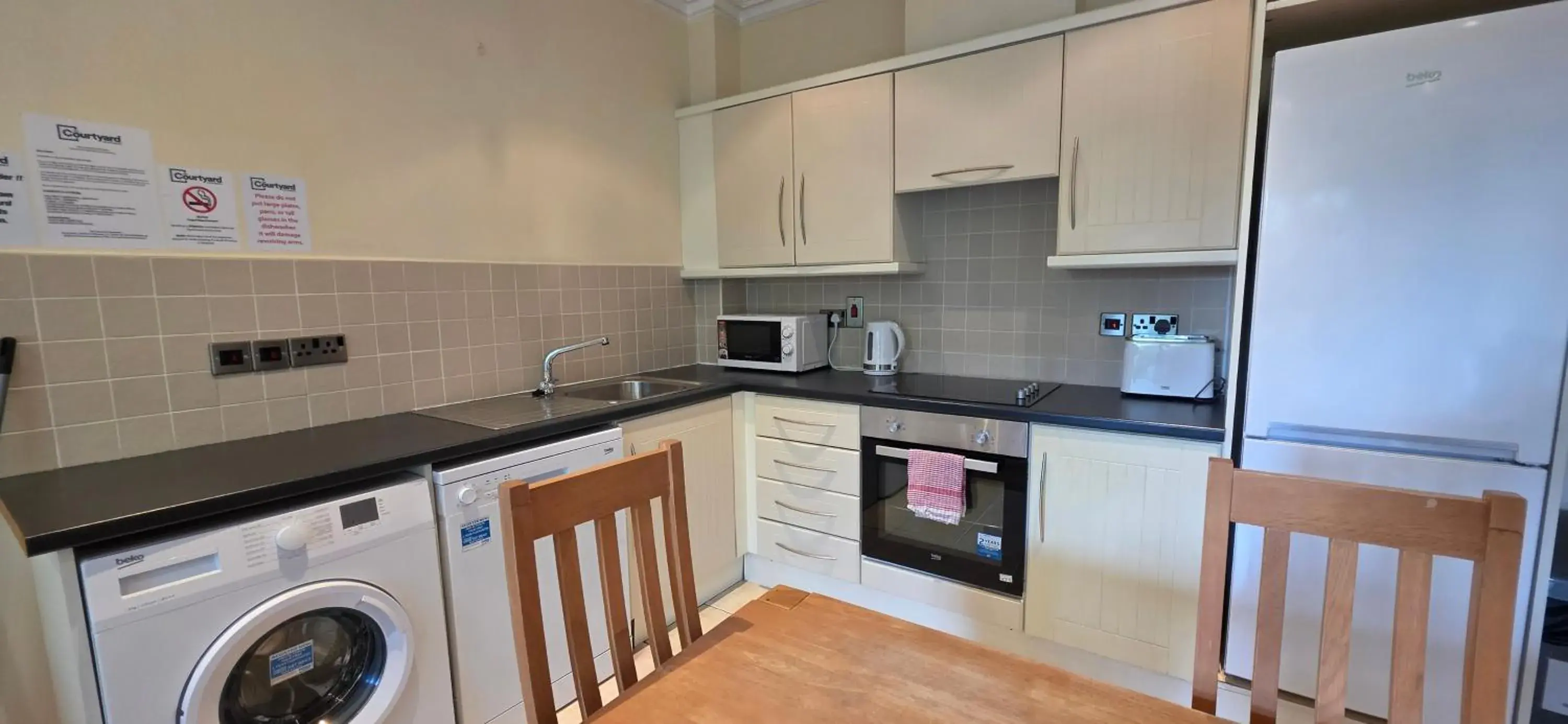 One-Bedroom Apartment in The Courtyard Apartments One-Bedroom Apartment in The Courtyard Apartments